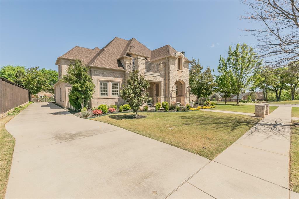 Property Photo: 100 Hawks Ridge TX 76051