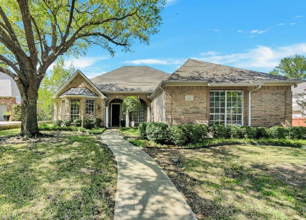 Property Photo: 824 Parkwood Court TX 75072
