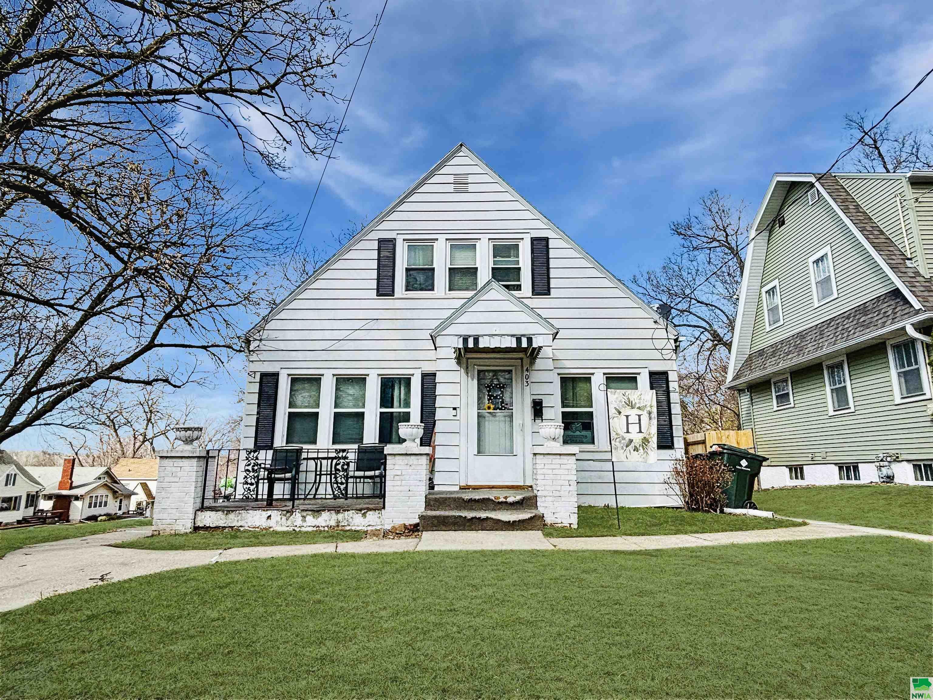 Property Photo: 401-03 32 St IA 51104-2541