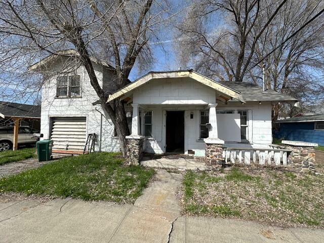 Property Photo: 624 Mitchell Street OR 97601