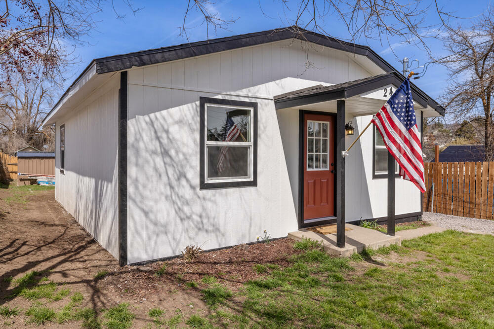 Property Photo: 249 Fulton Street OR 97601