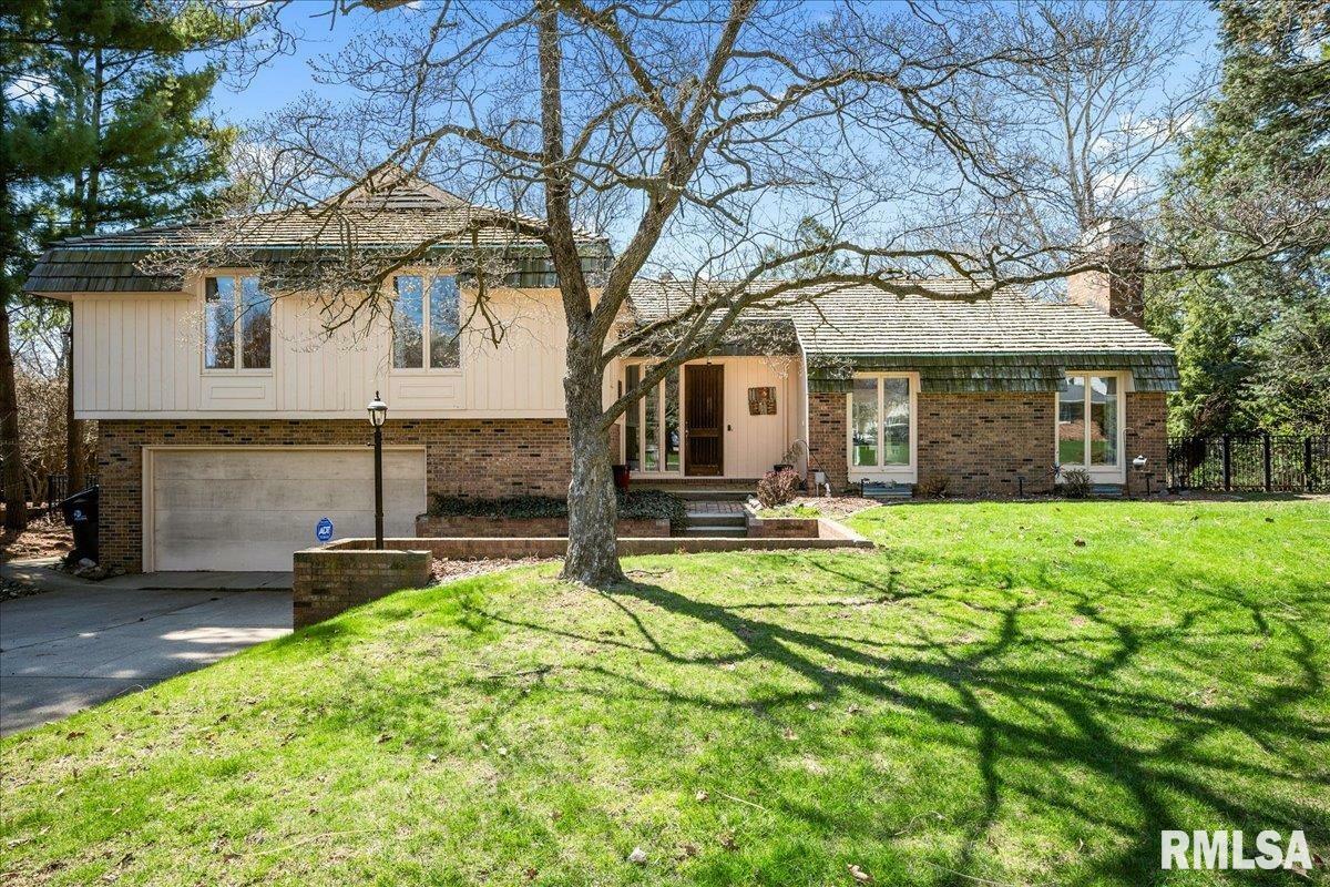 Property Photo: 202 W Wolf Road IL 61614