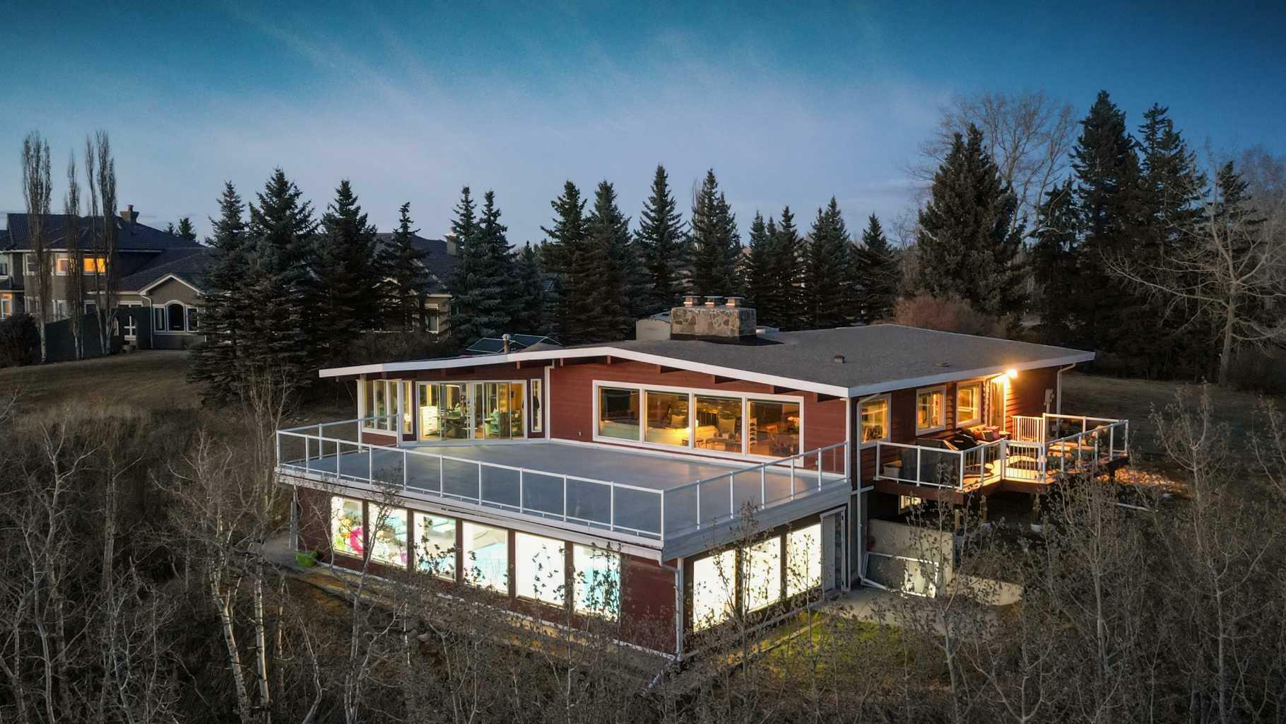 Property Photo: 71 Artist View Pointe AB T3Z 3N3