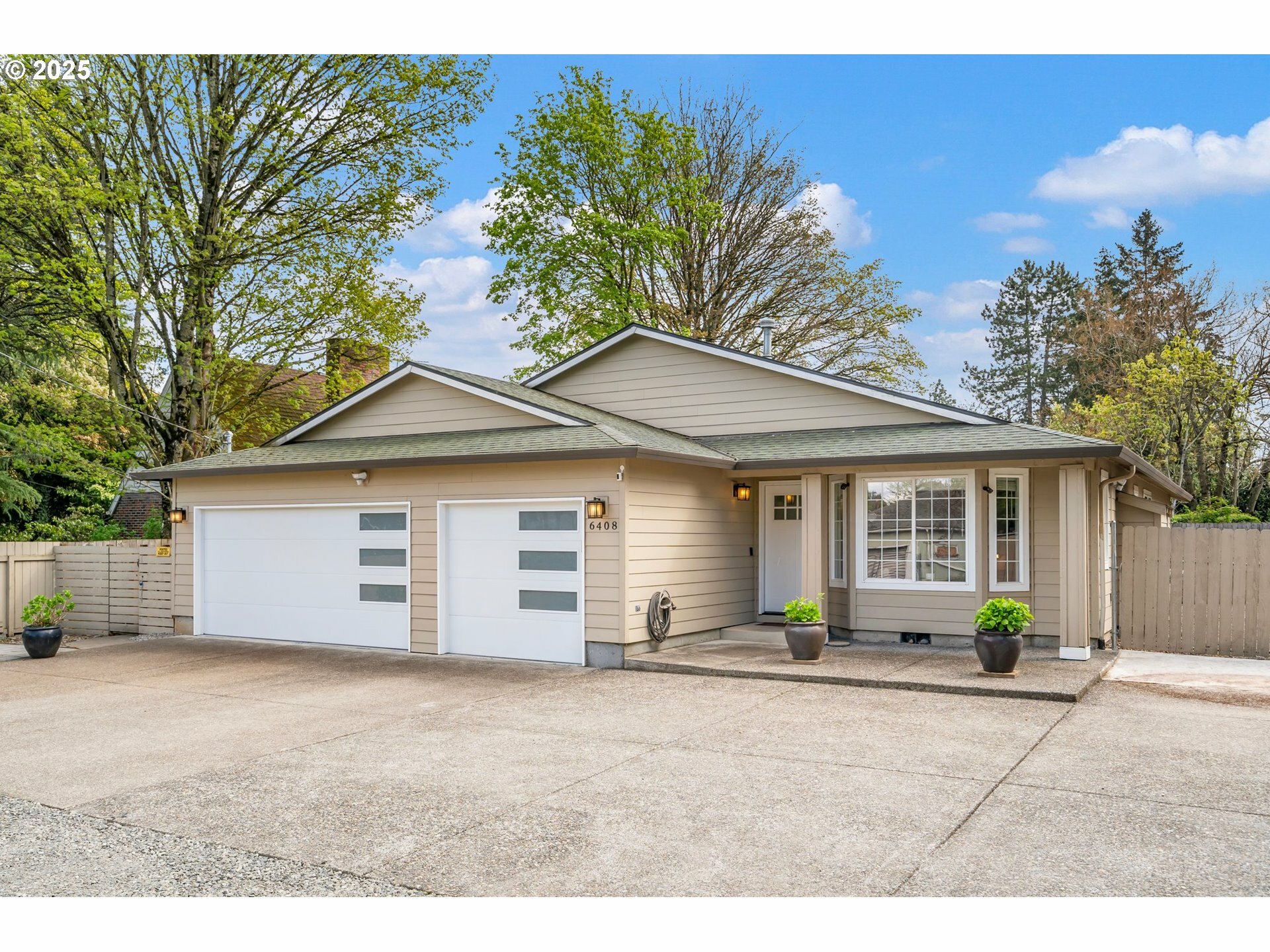 Property Photo: 6408 NE Wygant St OR 97218