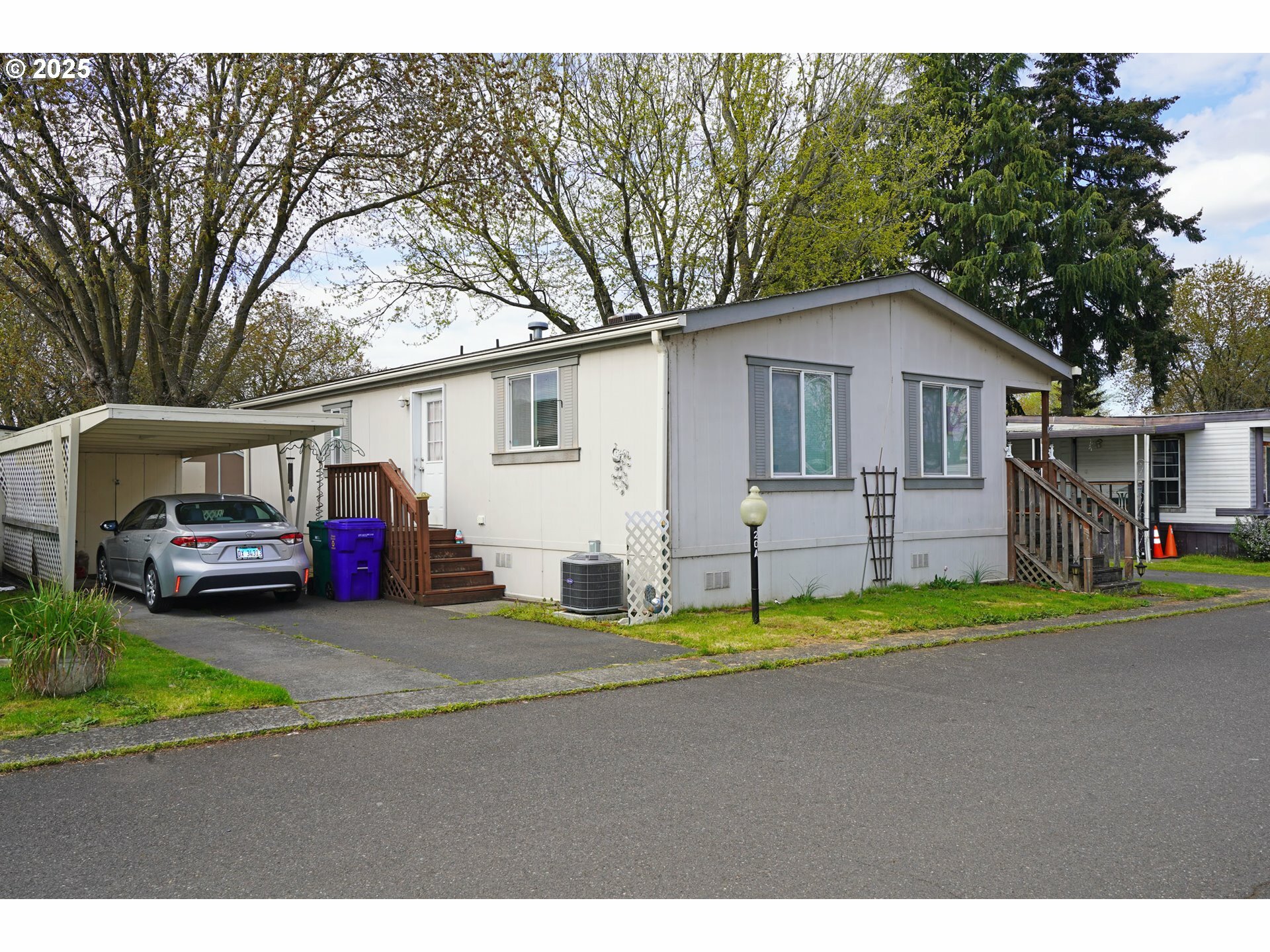 Property Photo: 1501 N Hayden Island Dr #26A OR 97217