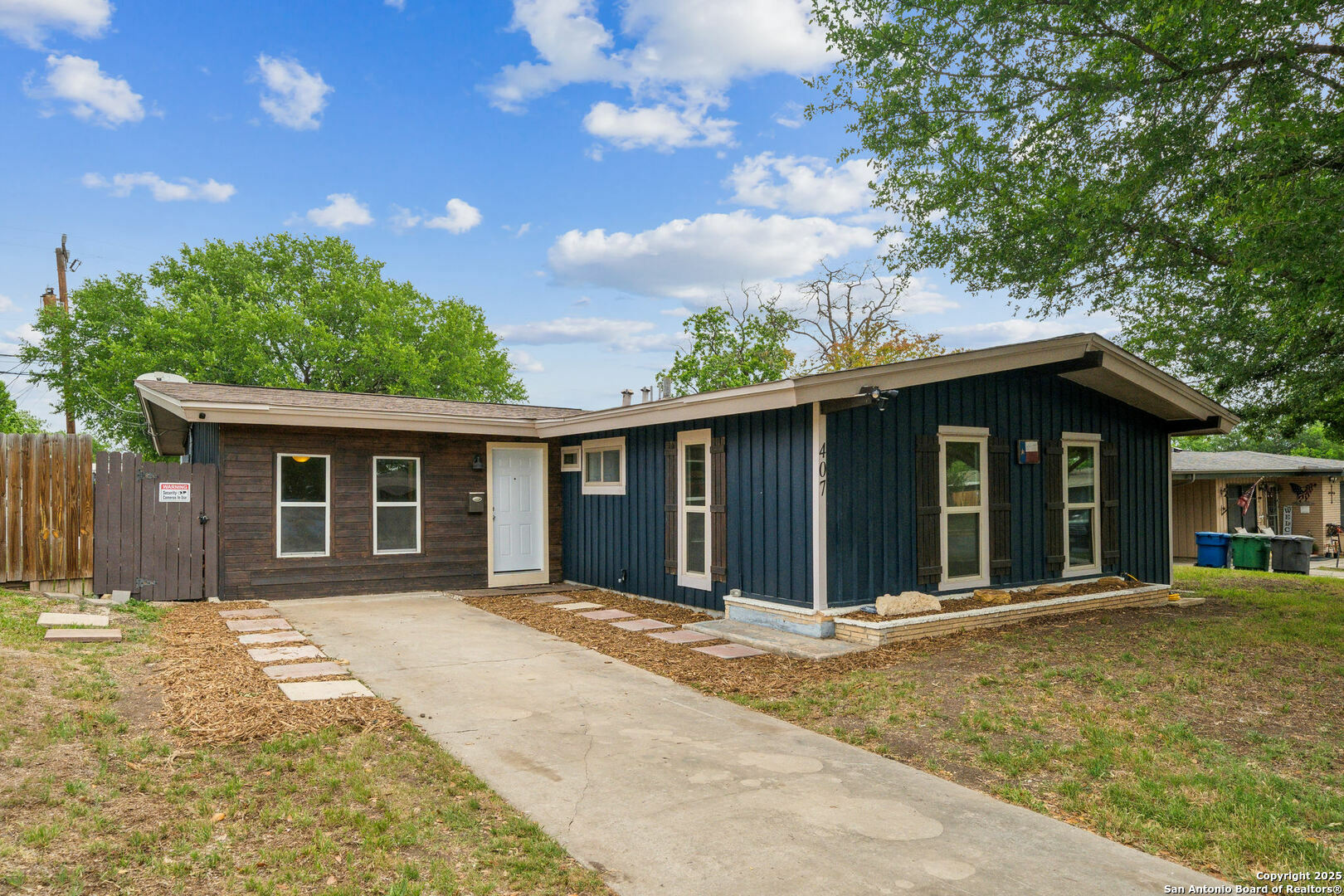 Property Photo: 407 Rexford Dr TX 78216