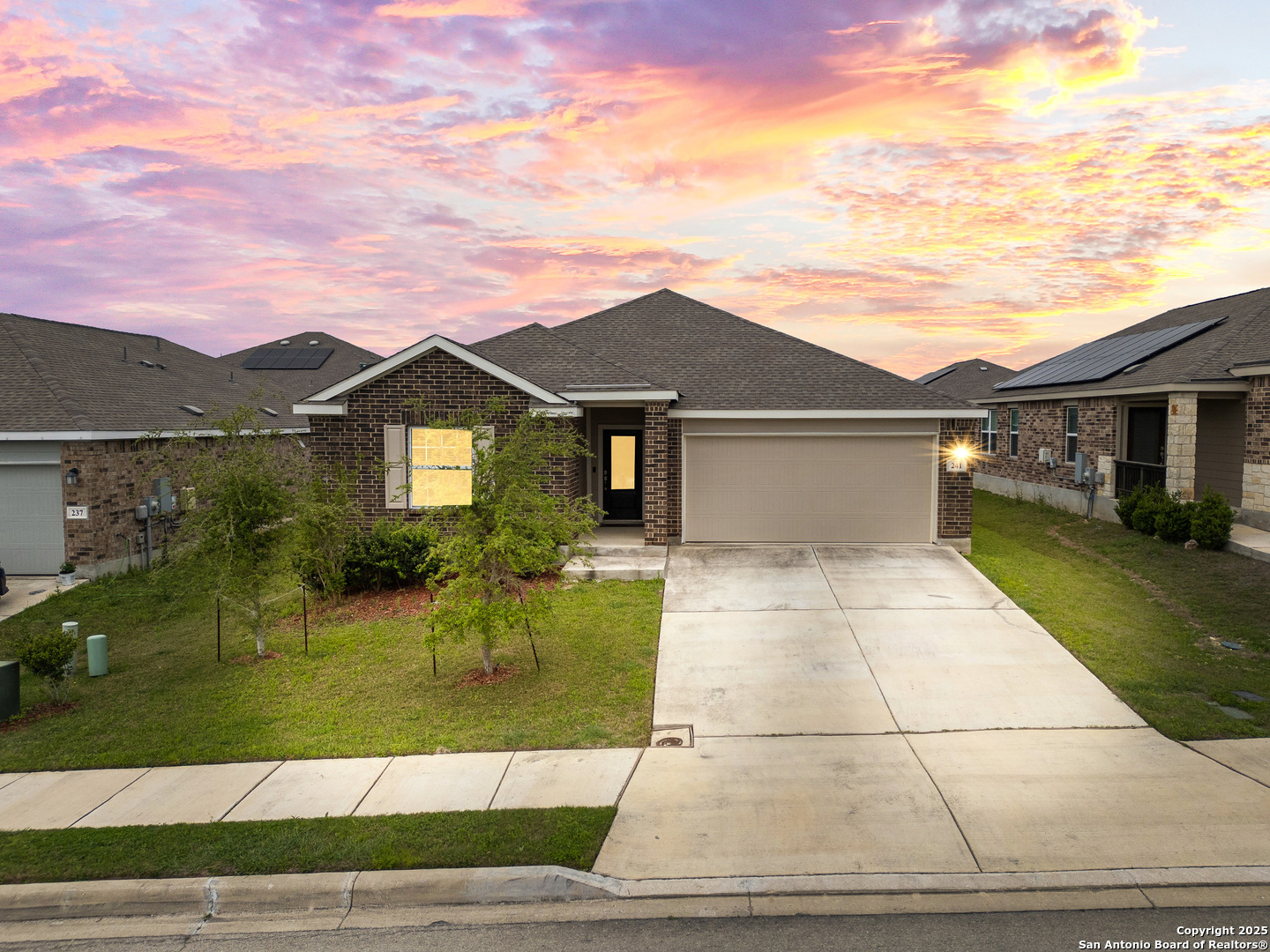 Property Photo: 241 Holland Park TX 78108