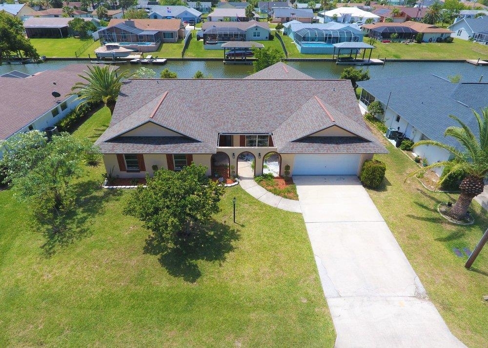 Property Photo: 10 Coral Reef Ct FL 32137