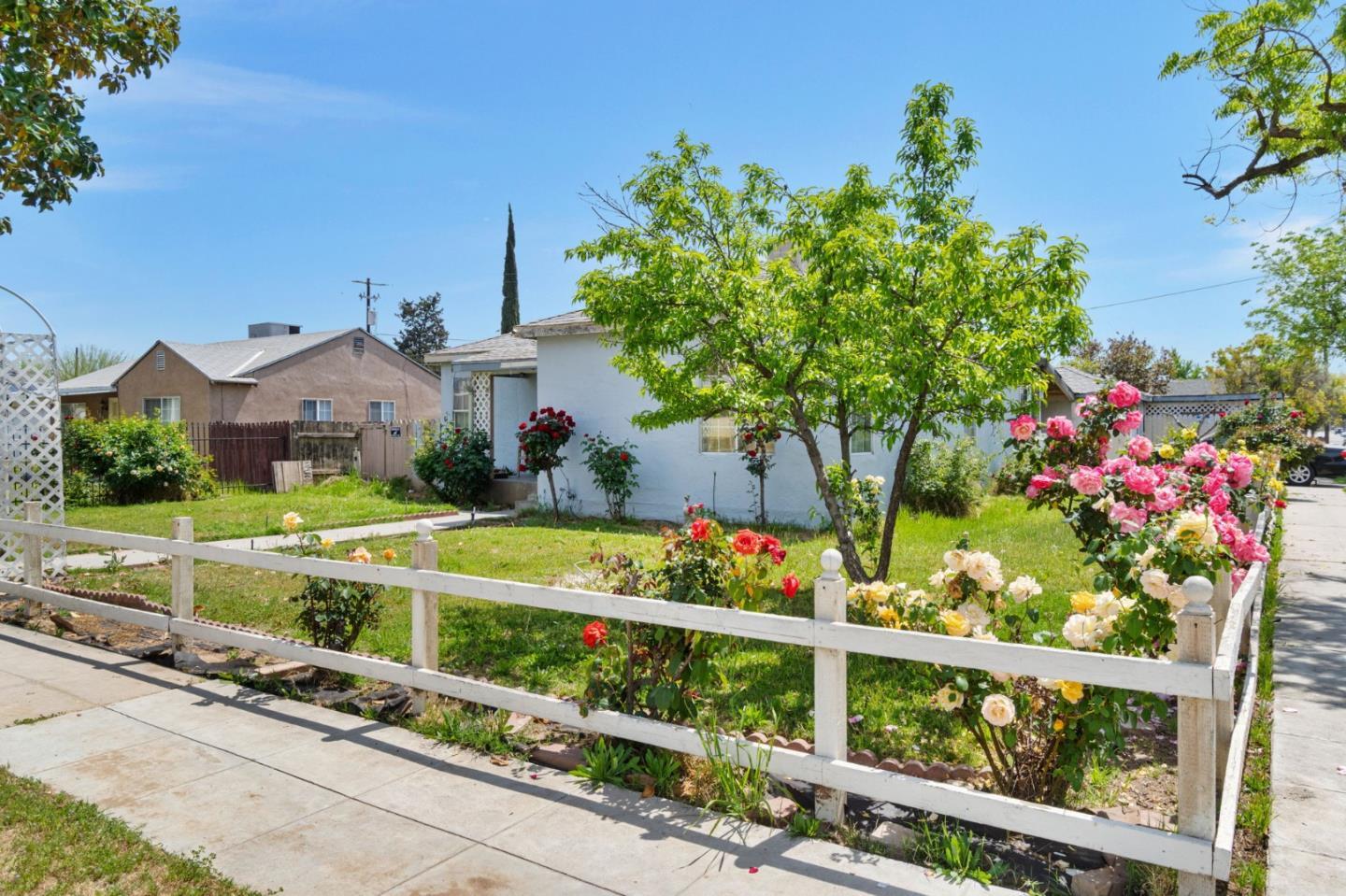 Property Photo: 1645 West Fountain Way CA 93705