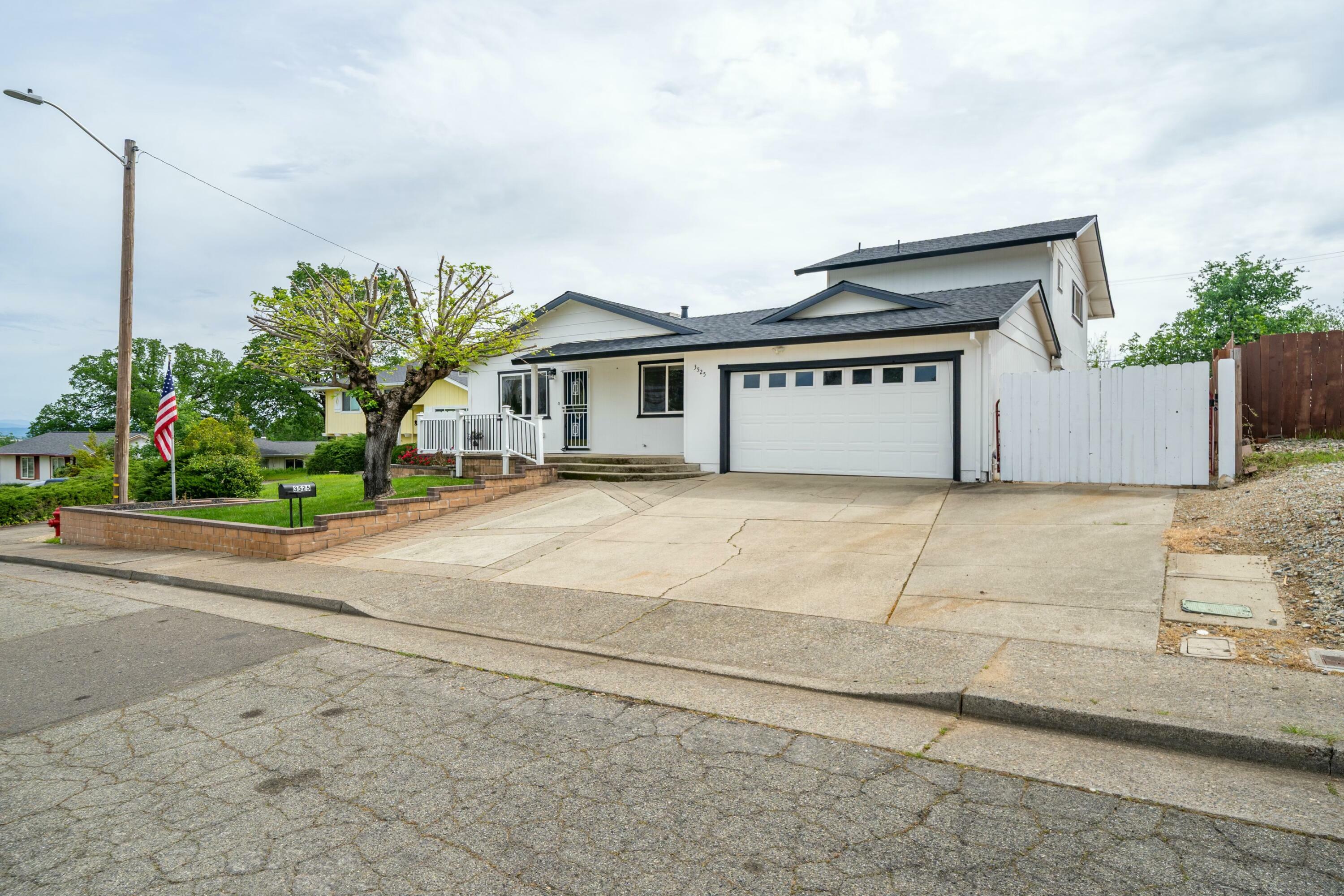 3525 Elizabeth Way  Redding CA 96001 photo
