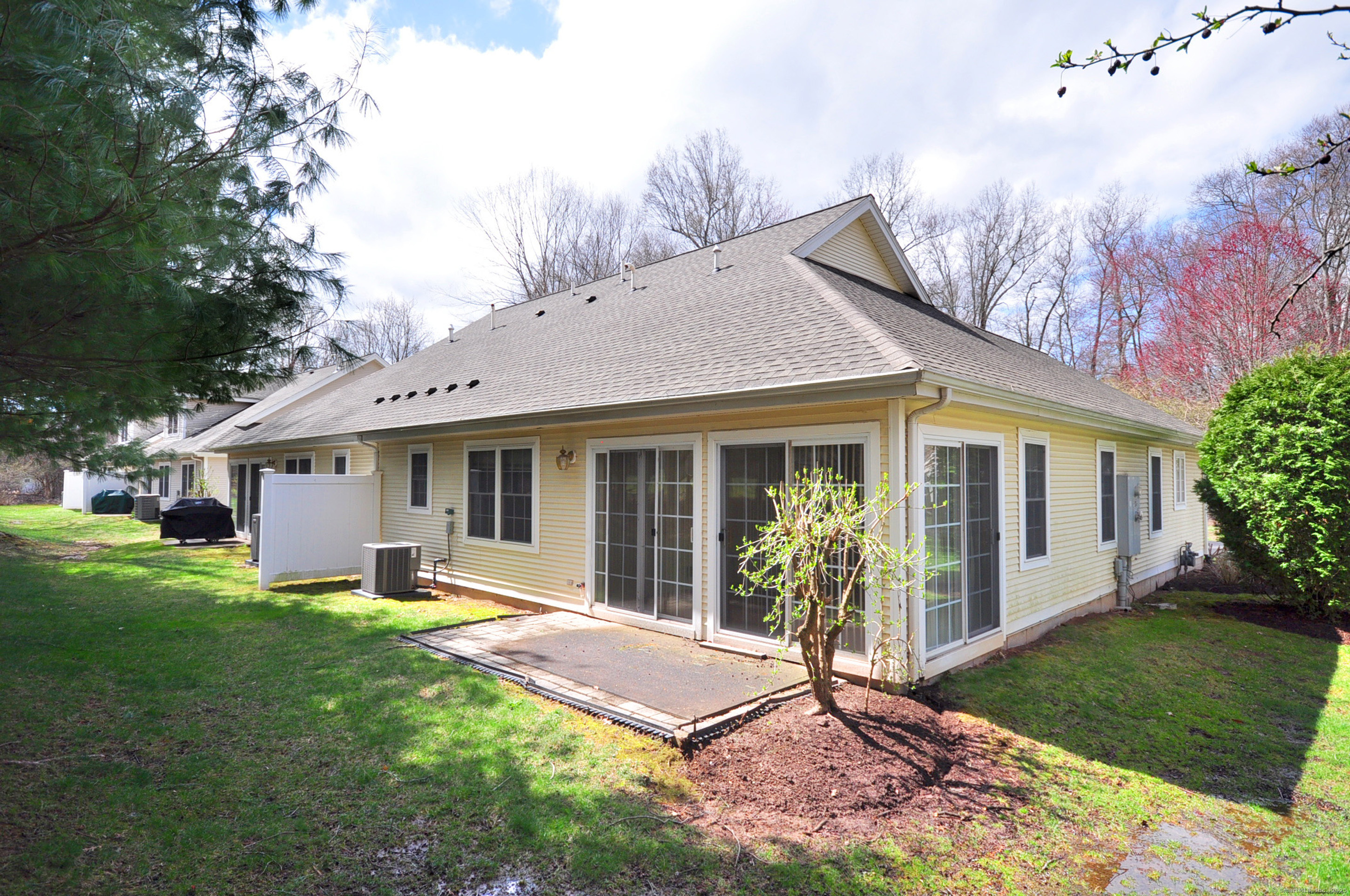 Property Photo: 10 Tabor Circle 10 CT 06117
