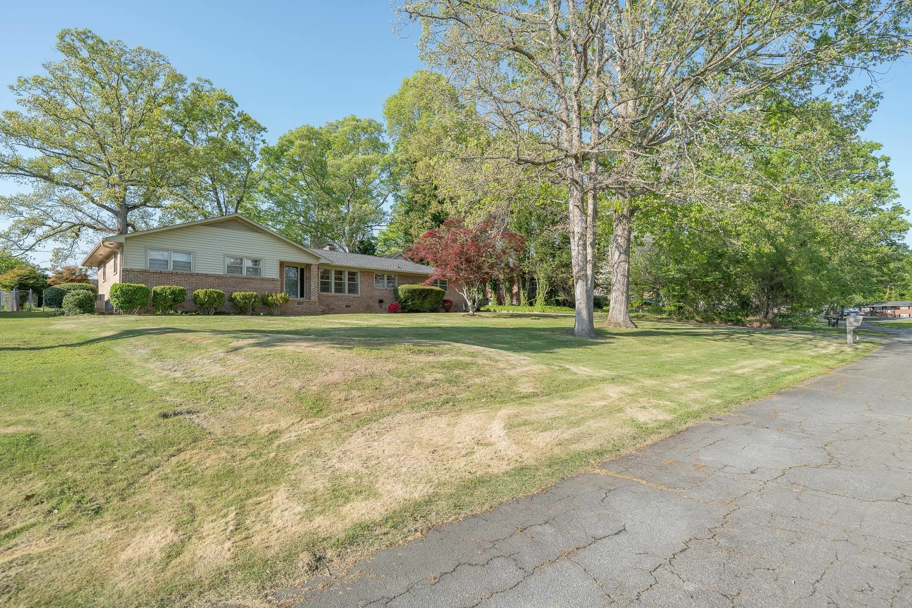Property Photo: 107 Lullwater Parkway SC 29626