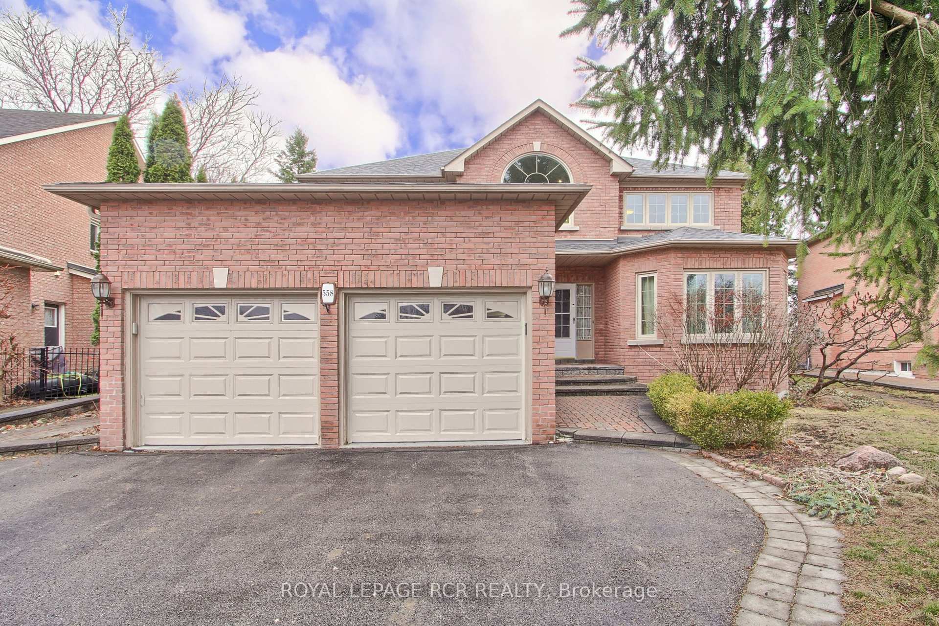 Property Photo: 558 Lyman Boulevard ON L3X 1V8