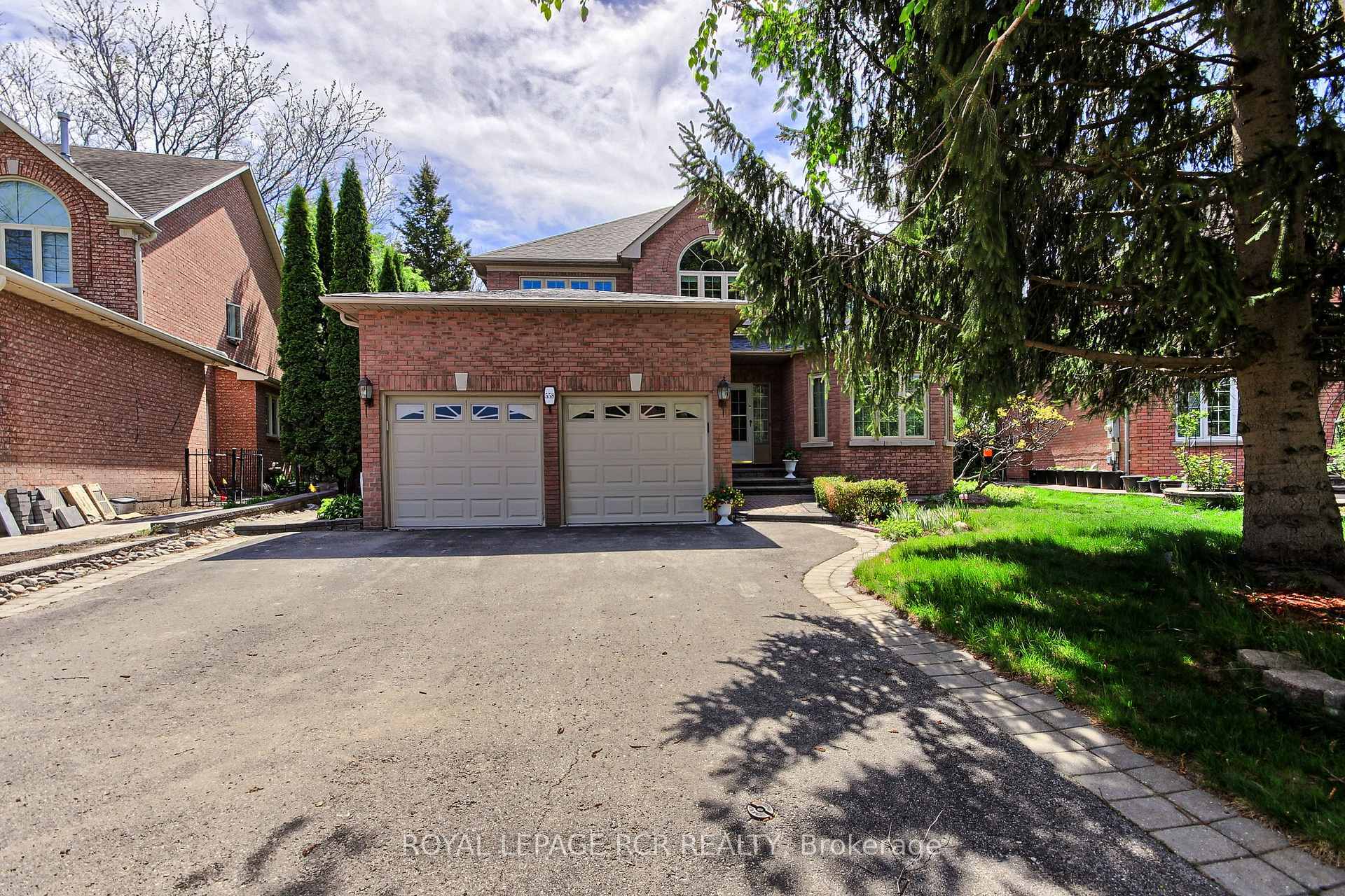 Property Photo: 558 Lyman Boulevard ON L3X 1V8