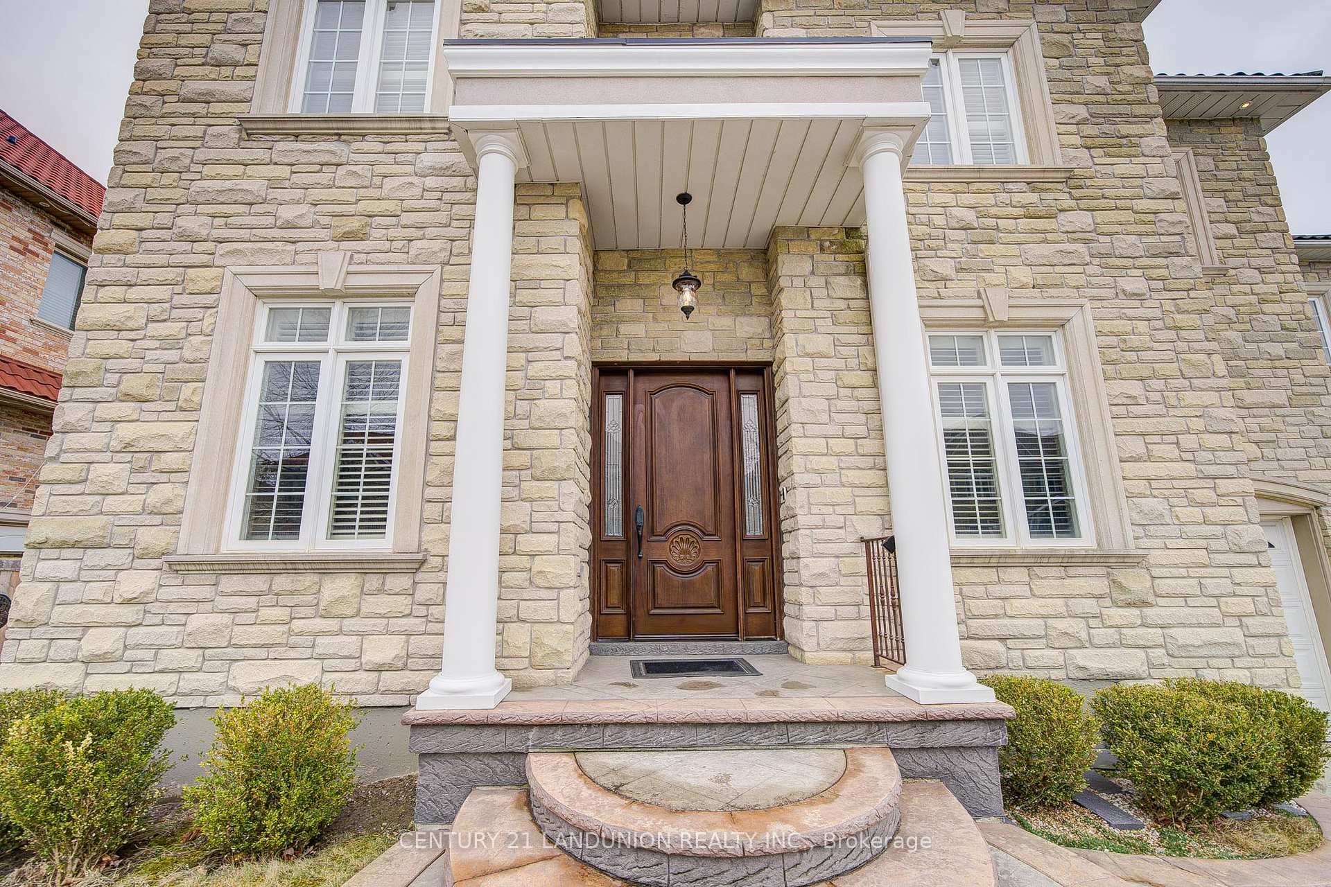 Property Photo: 26 Alai Circle ON L3R 1E2