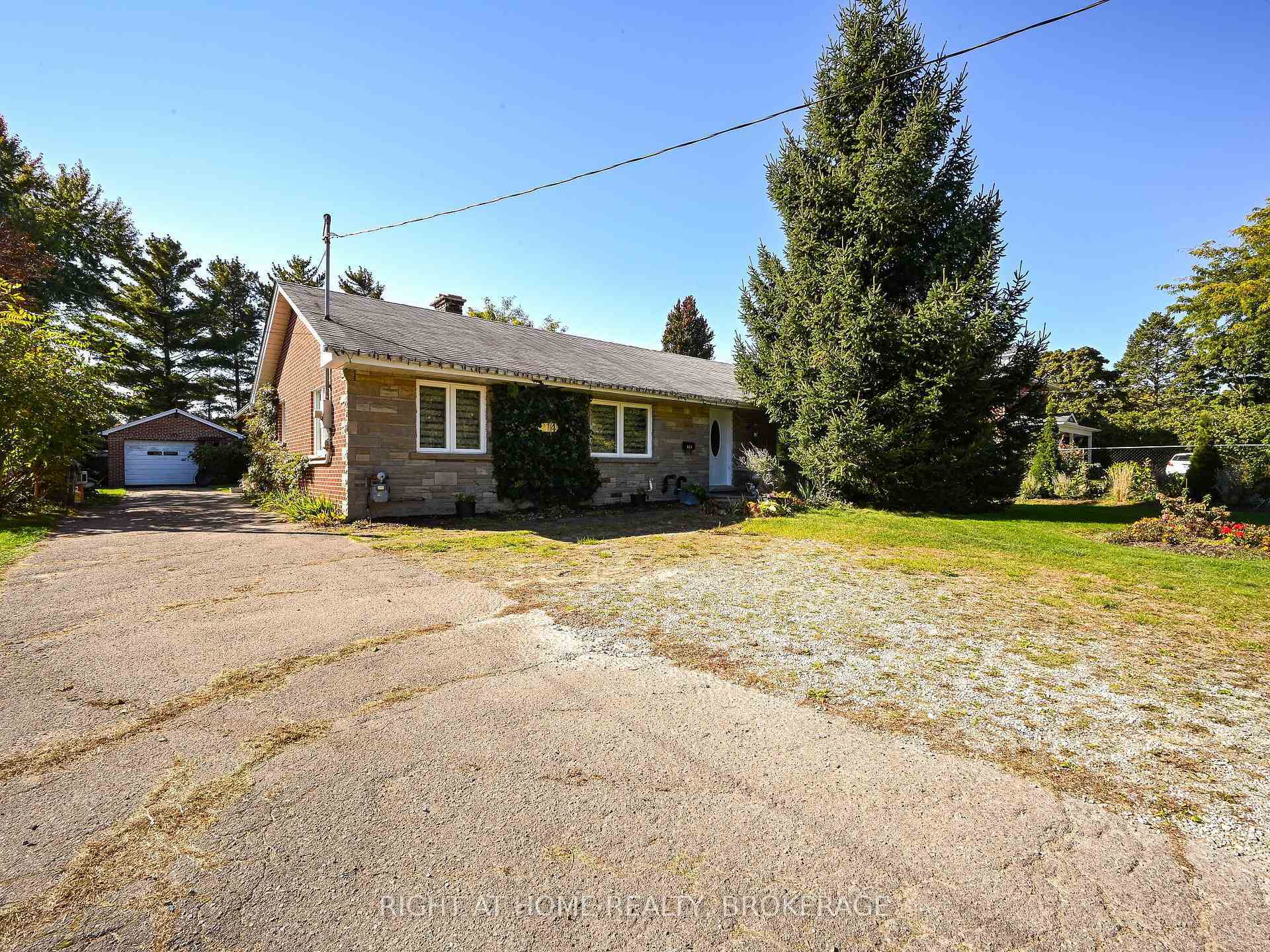 Property Photo: 914 Clarkson Road S ON L5J 2V3