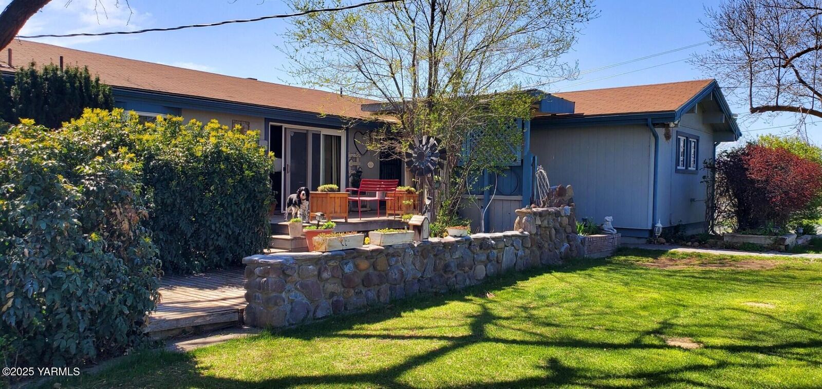 Property Photo:  2607 Draper Rd  WA 98903 