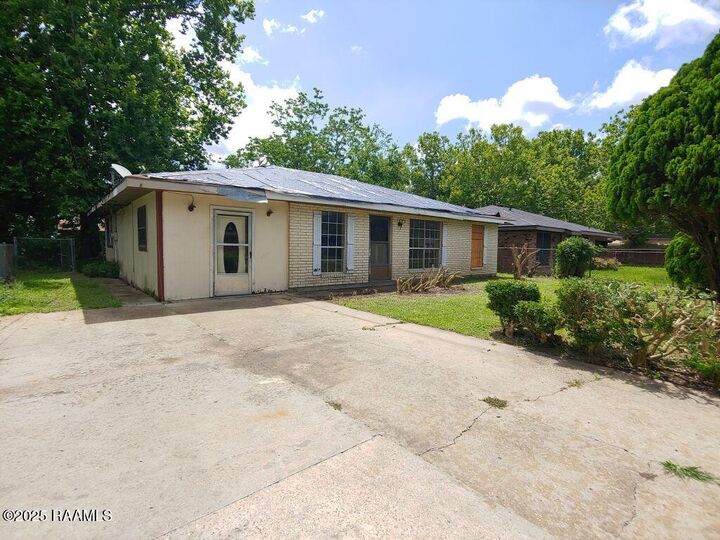 Property Photo:  802 Myrtis Street  LA 70560 