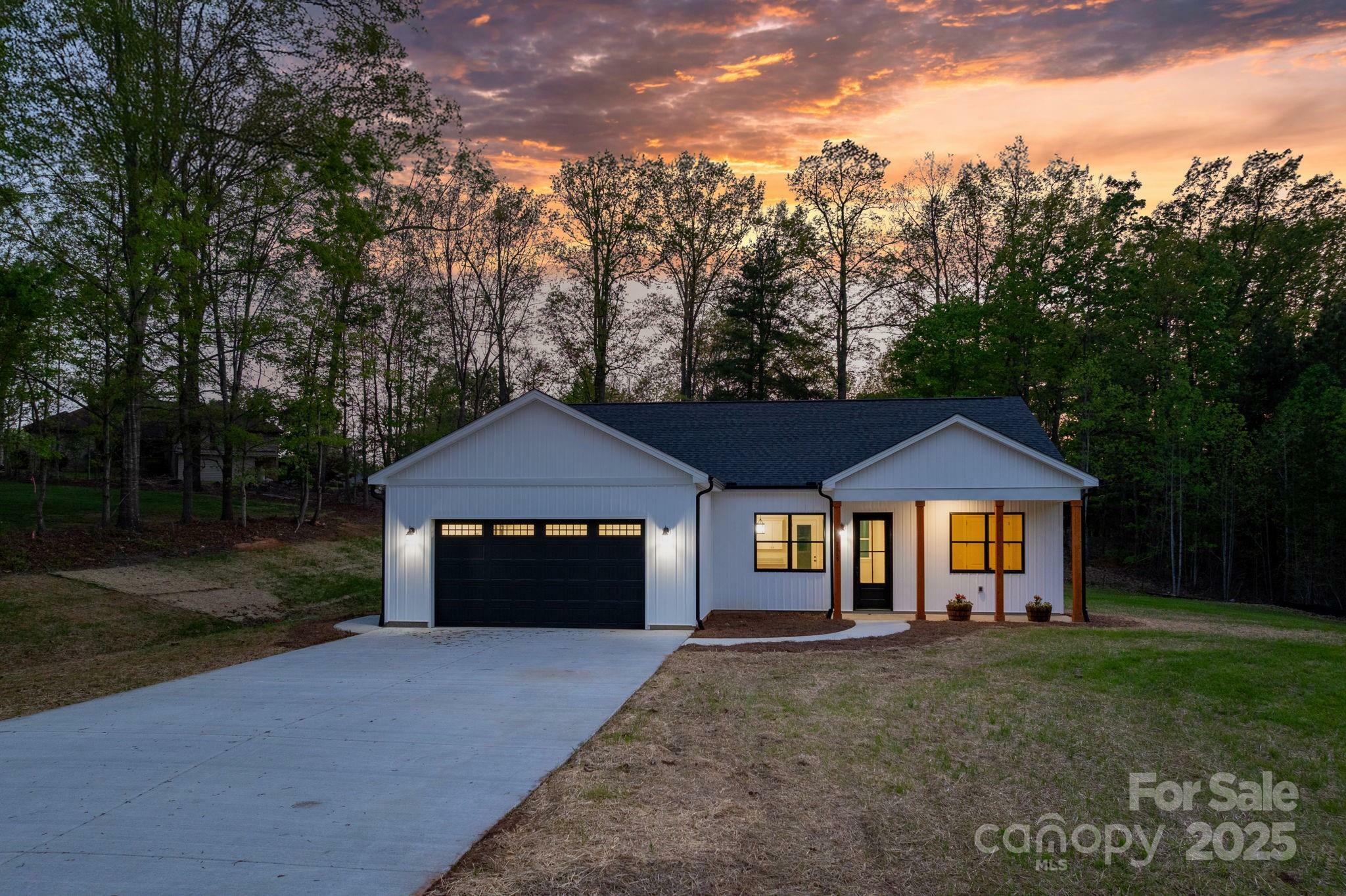 Property Photo: 2045 Cordia Circle NC 28658
