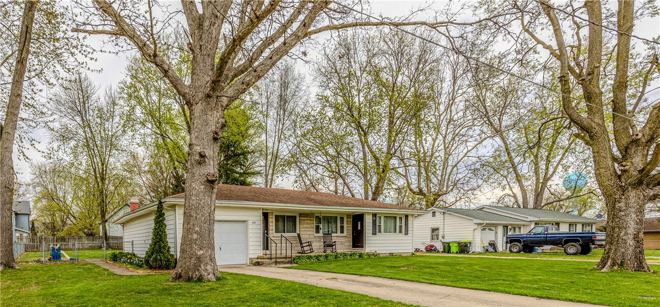 413 E Wall Street  Moweaqua IL 62550 photo