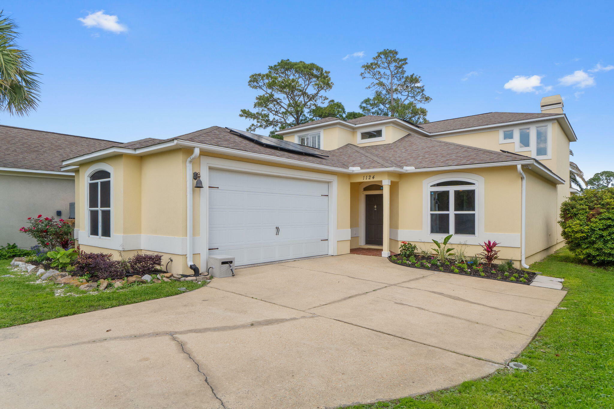Property Photo: 1124 Willowood Circle FL 32563