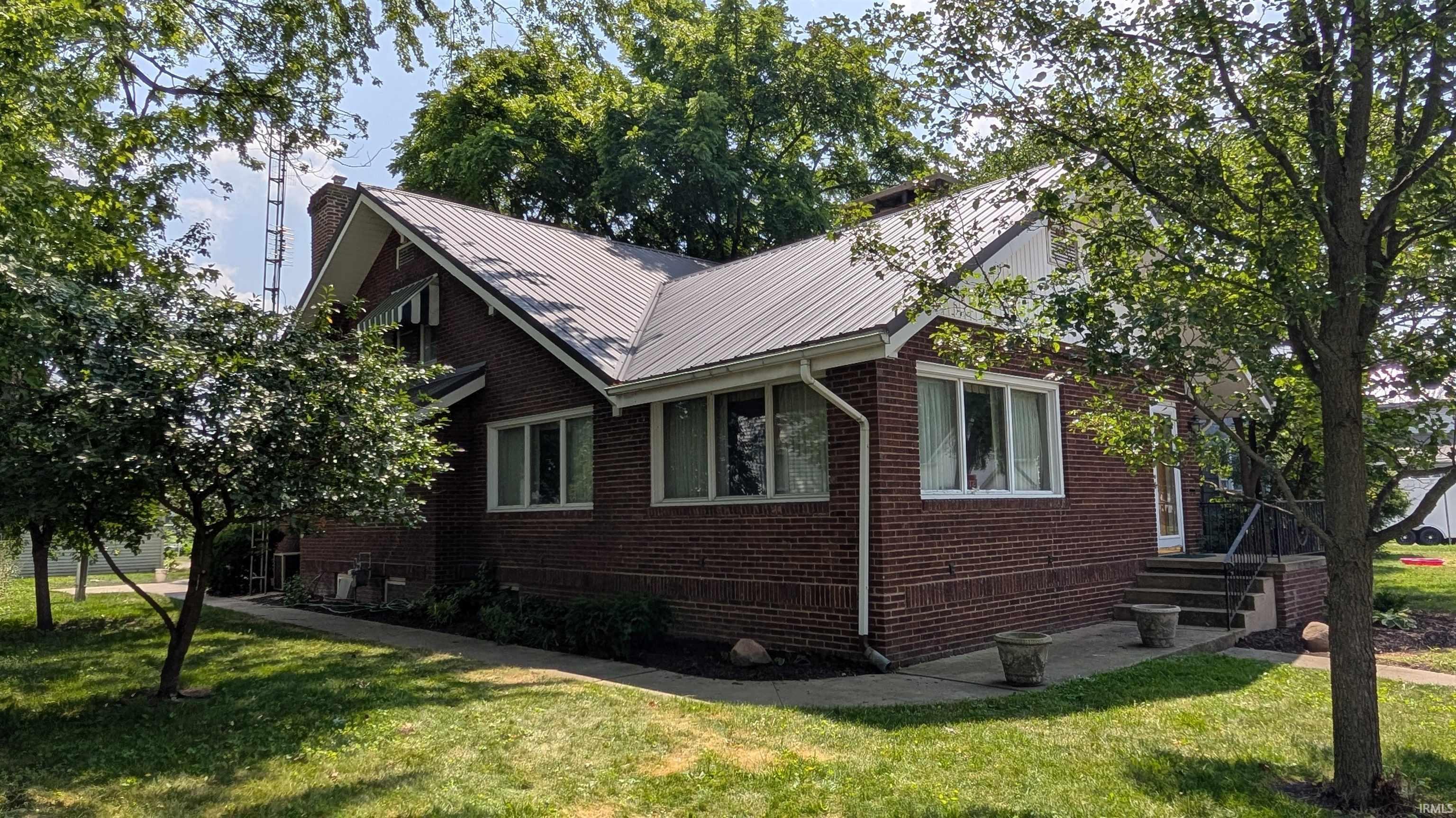 Property Photo: 624 W Cherry Street IN 46714
