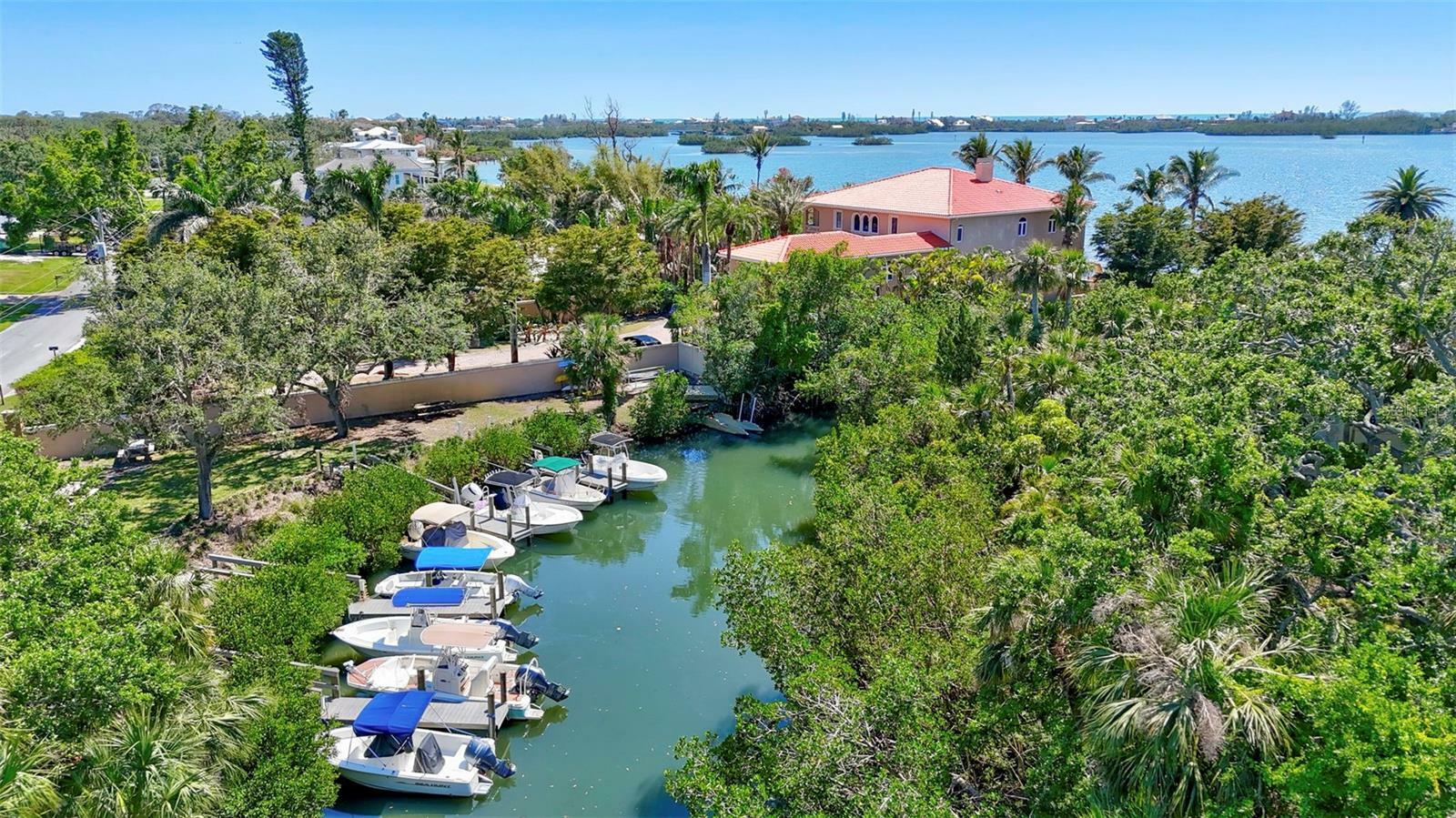 Property Photo:  519 Bayview Avenue  FL 34229 