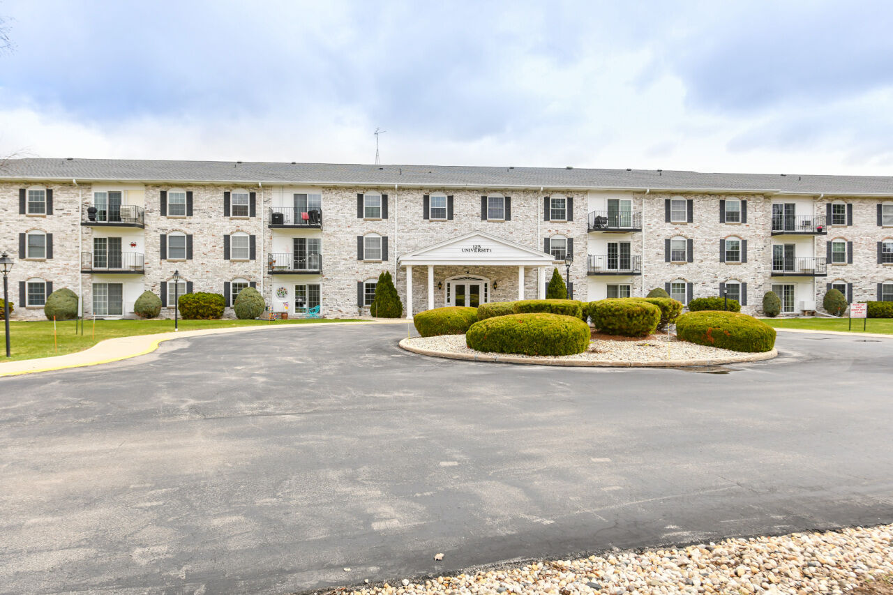 Property Photo:  125 N University Dr  WI 53095 