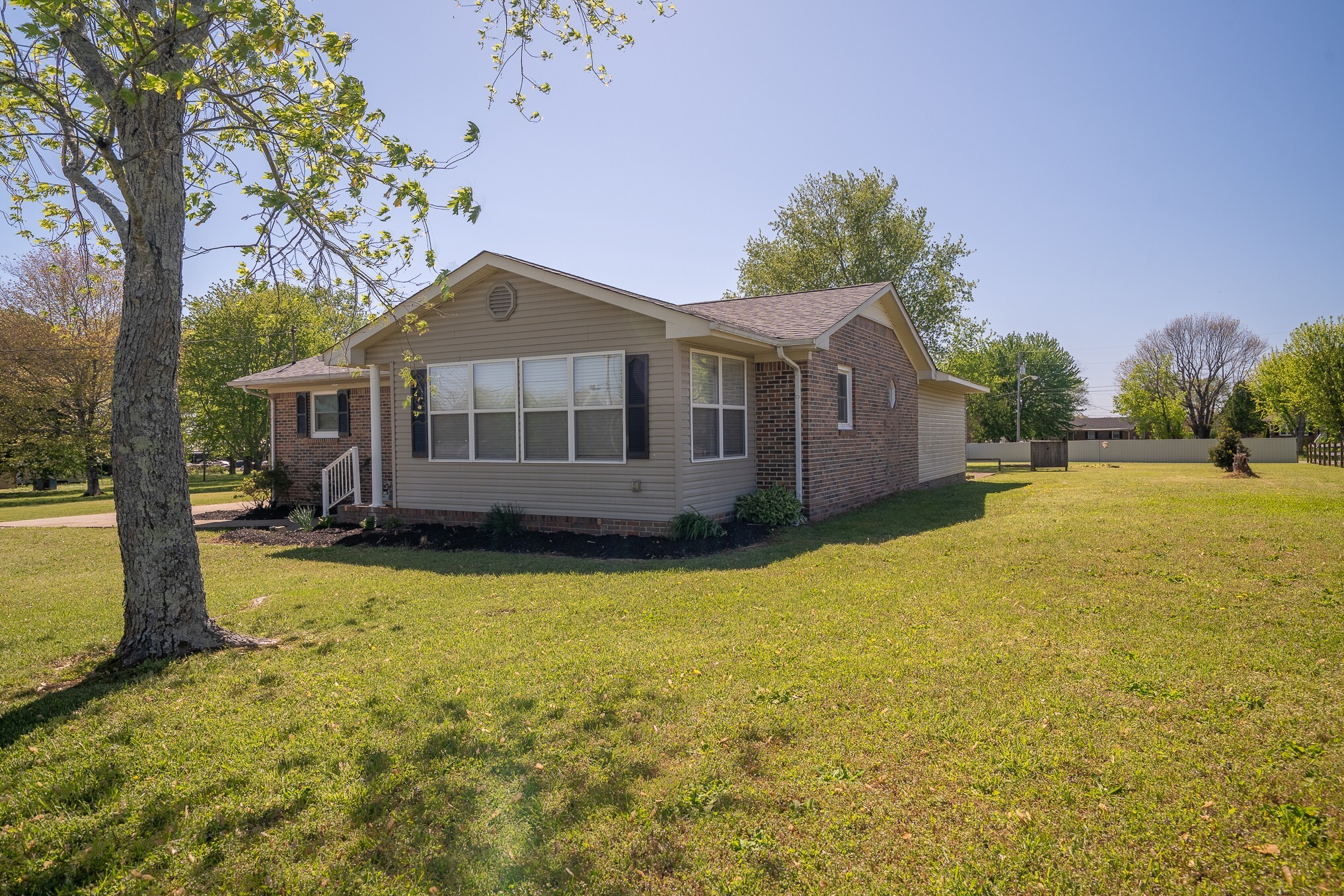 Property Photo:  213 Smith Cir  TN 38469 