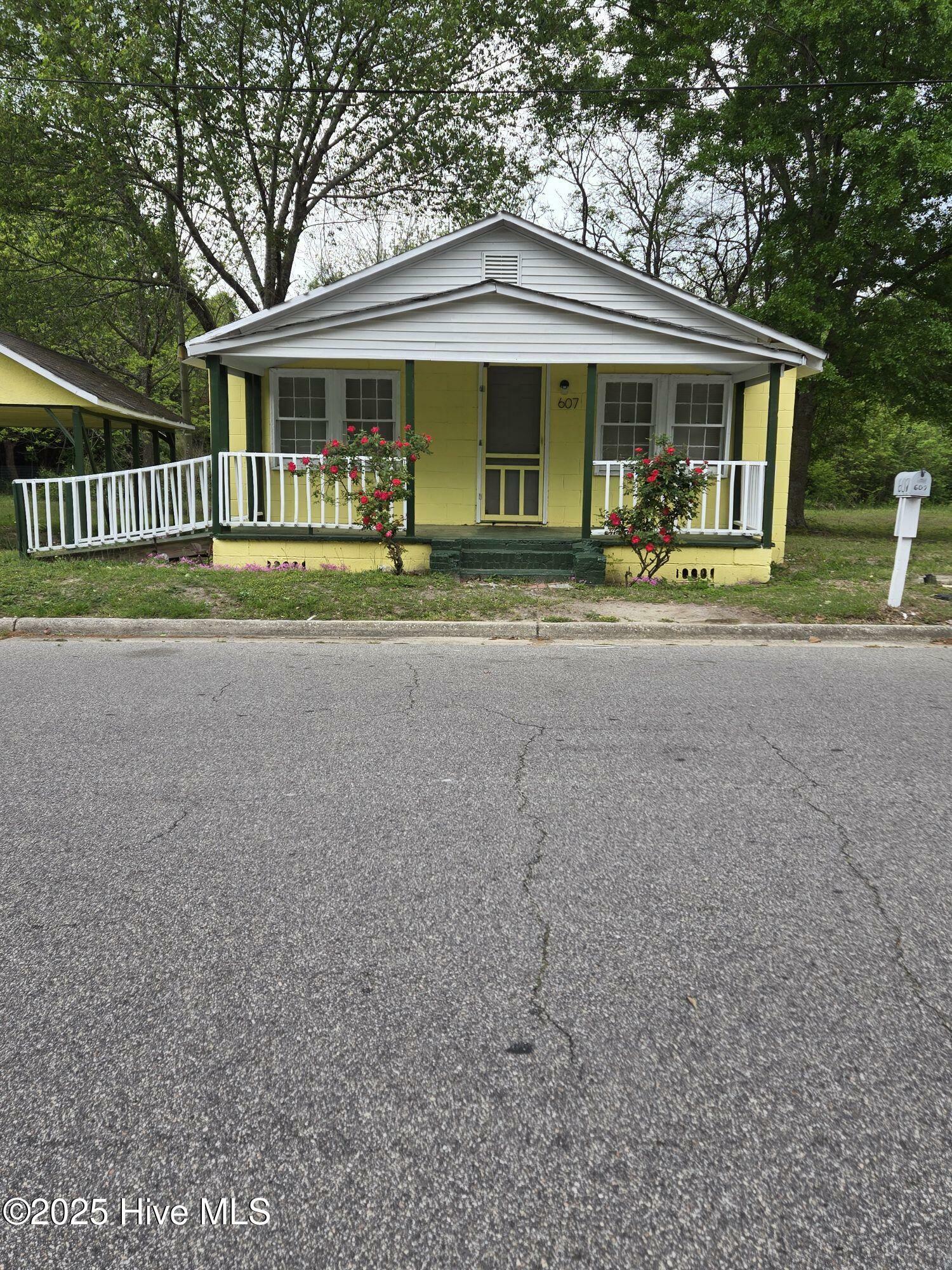 Property Photo: 607 Washington Street NC 28352