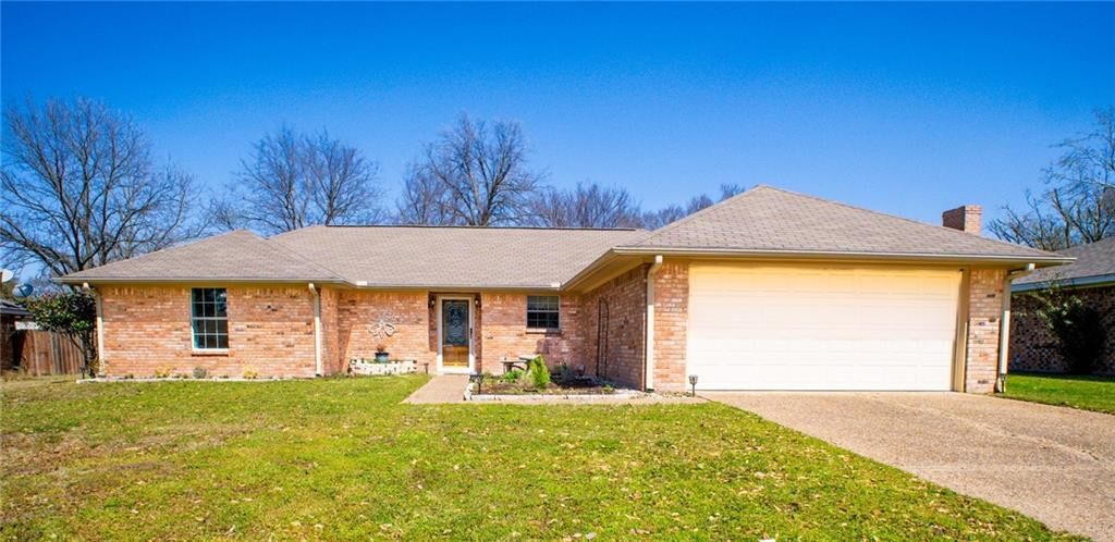 Property Photo: 1016 Clark Street TX 76667