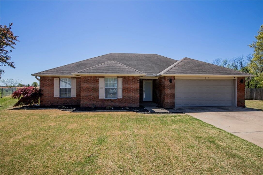 Property Photo:  514 Highland Street  AR 72745 