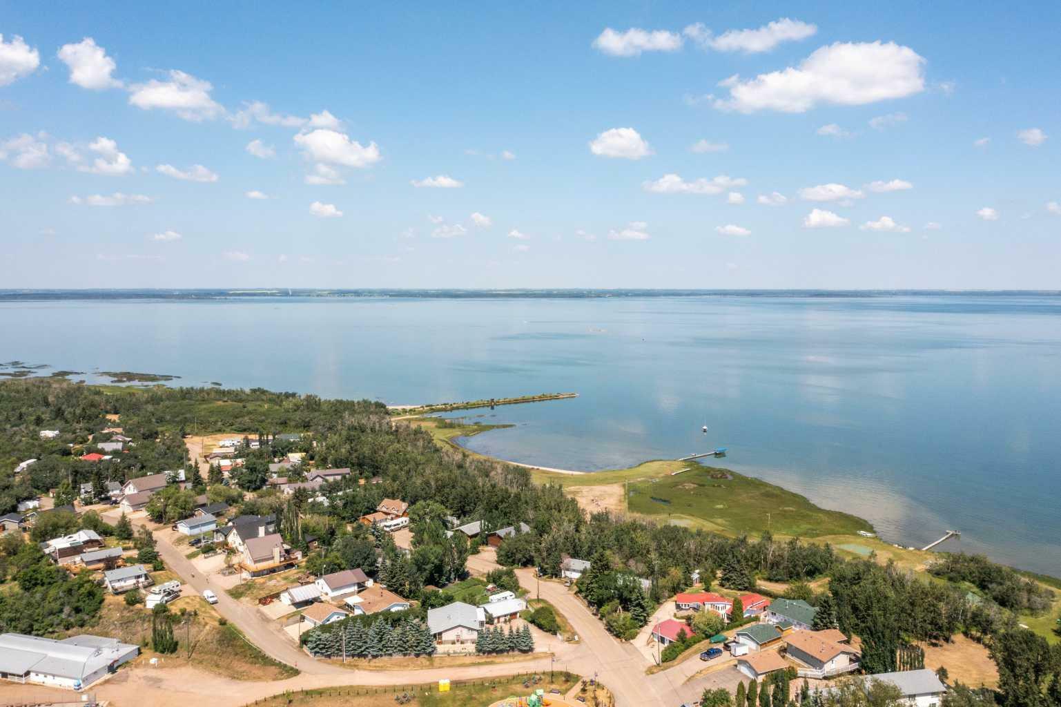 Property Photo: 1 Sands Crescent AB T0C 3B0