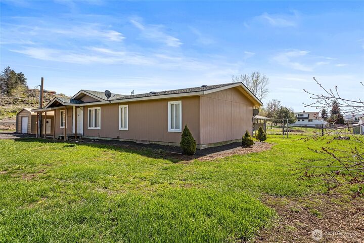 Property Photo:  570  Livengood Road  WA 98923 