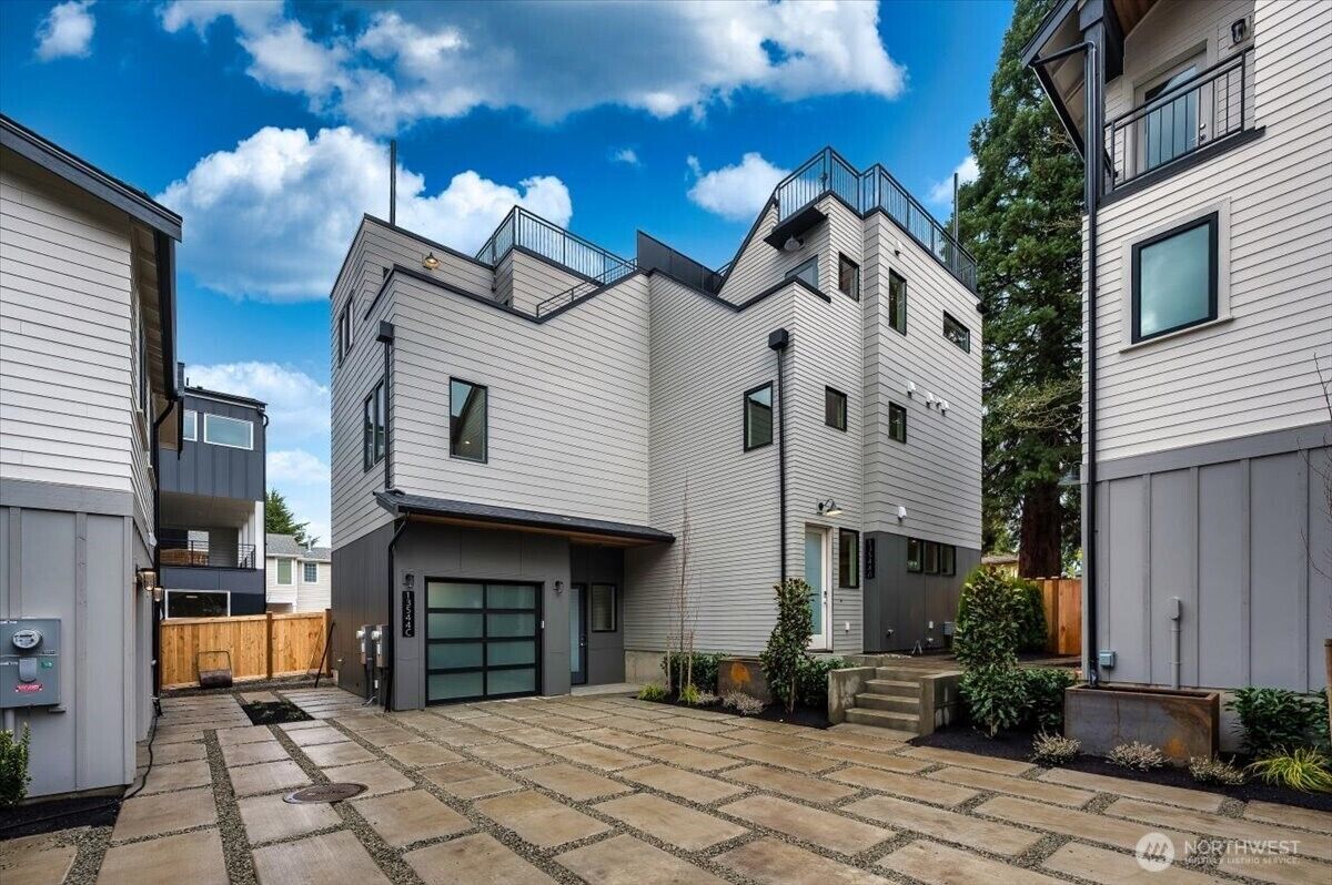 Property Photo:  13544  39th Avenue NE B  WA 98125 