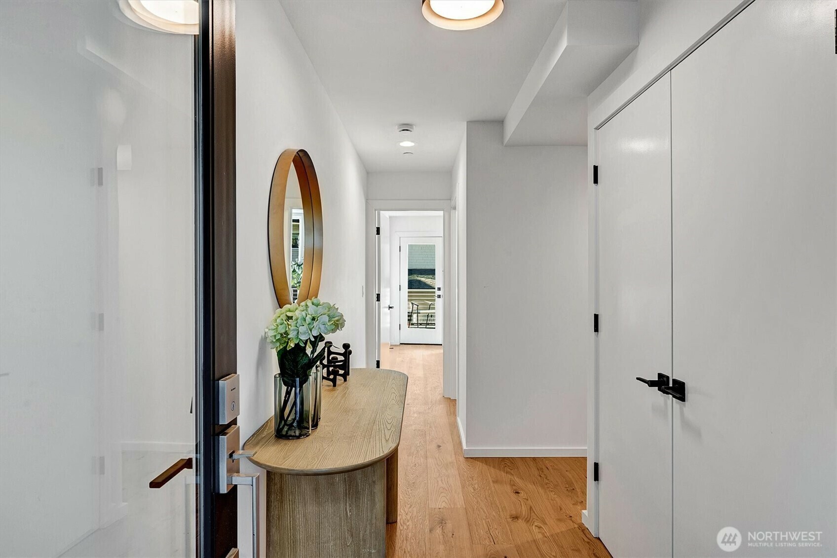 Property Photo: 1233 E Roy Street WA 98102
