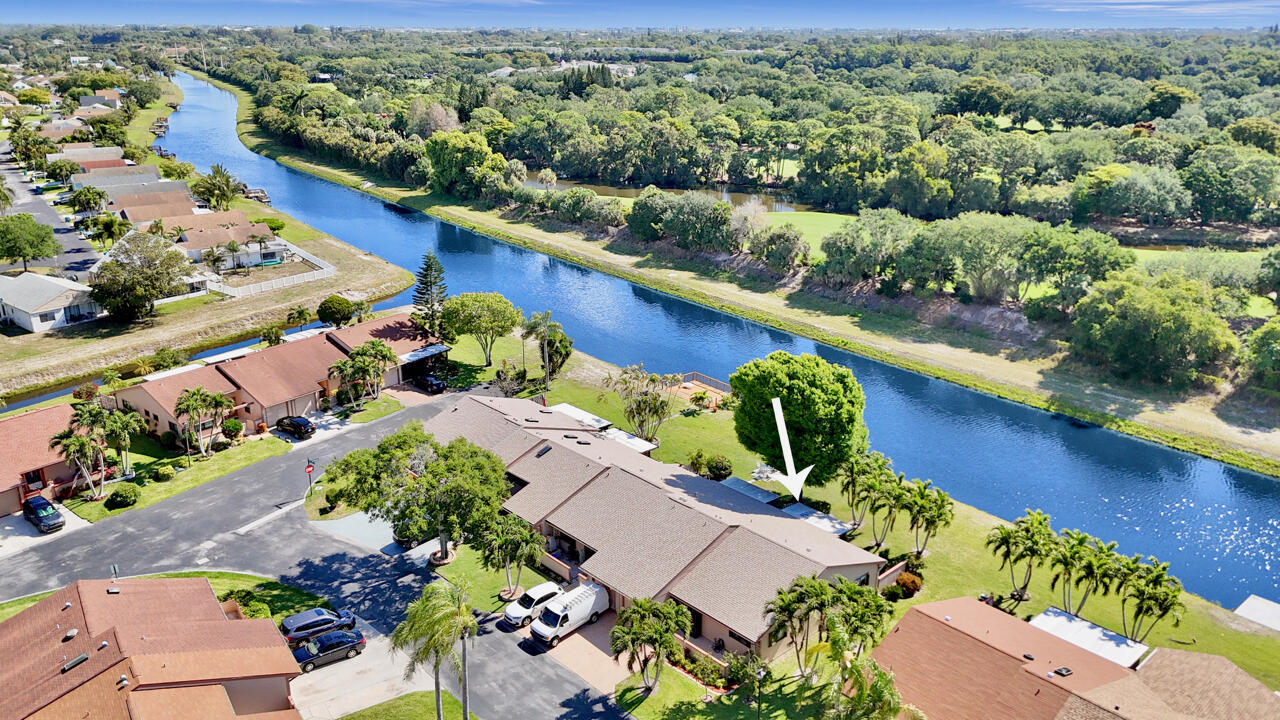 Property Photo:  124 Mayfair Lane  FL 33426 