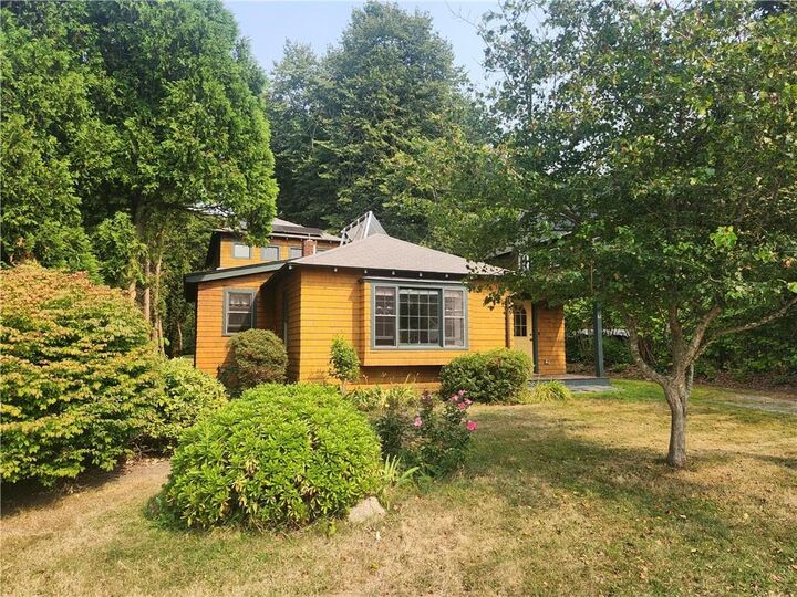 Property Photo:  61 Howland Avenue  RI 02835 