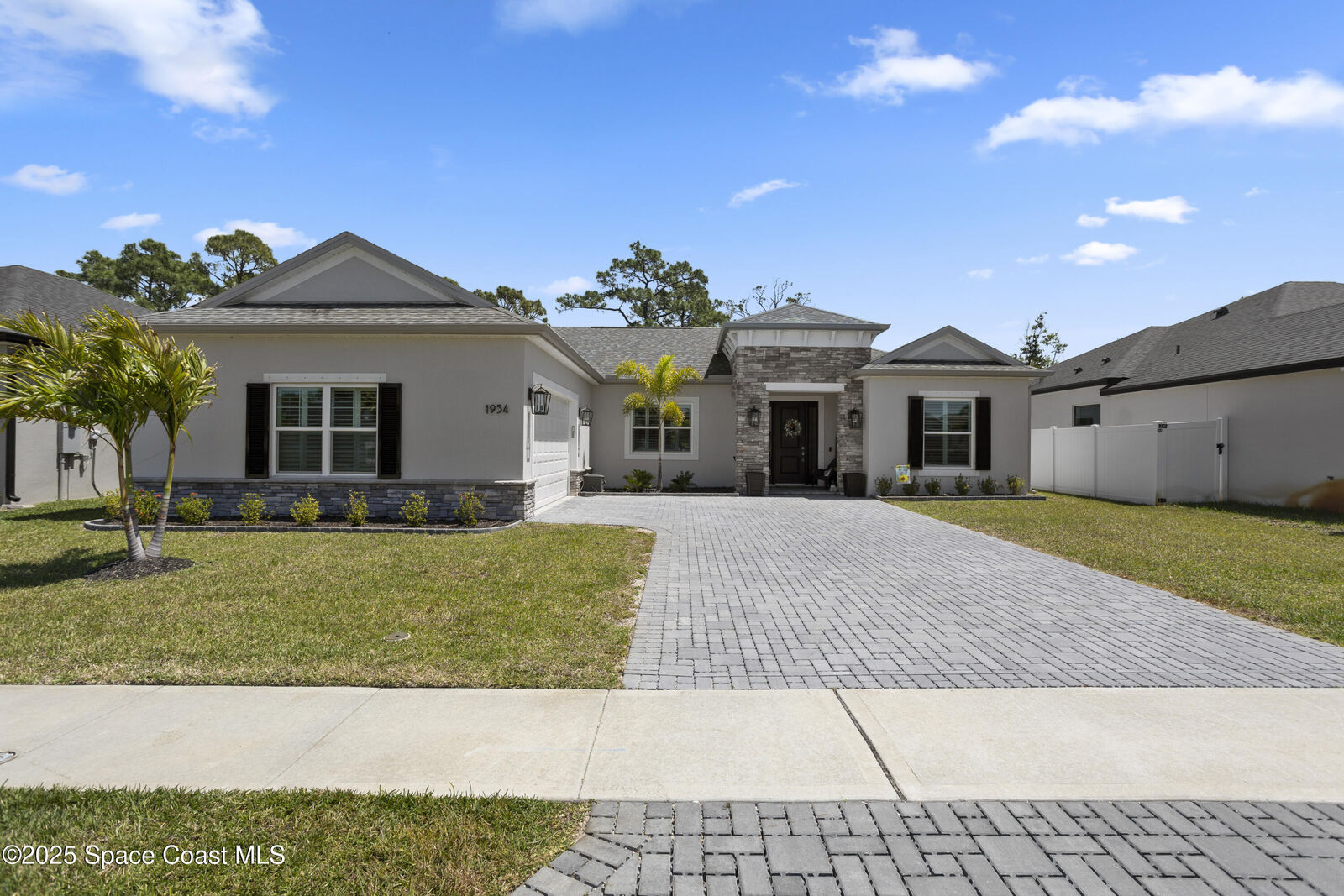 Property Photo:  1954 Crossbill Drive  FL 32796 
