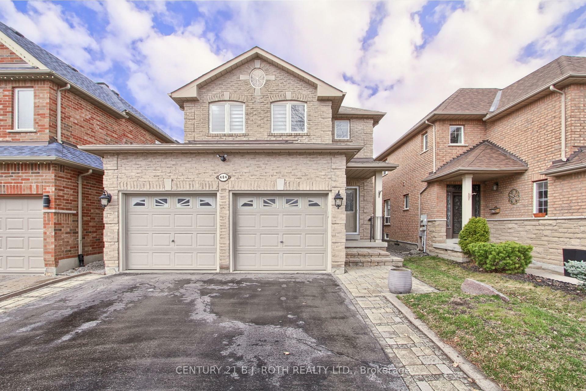 484 Menczel Crescent  Newmarket ON L3X 2P6 photo
