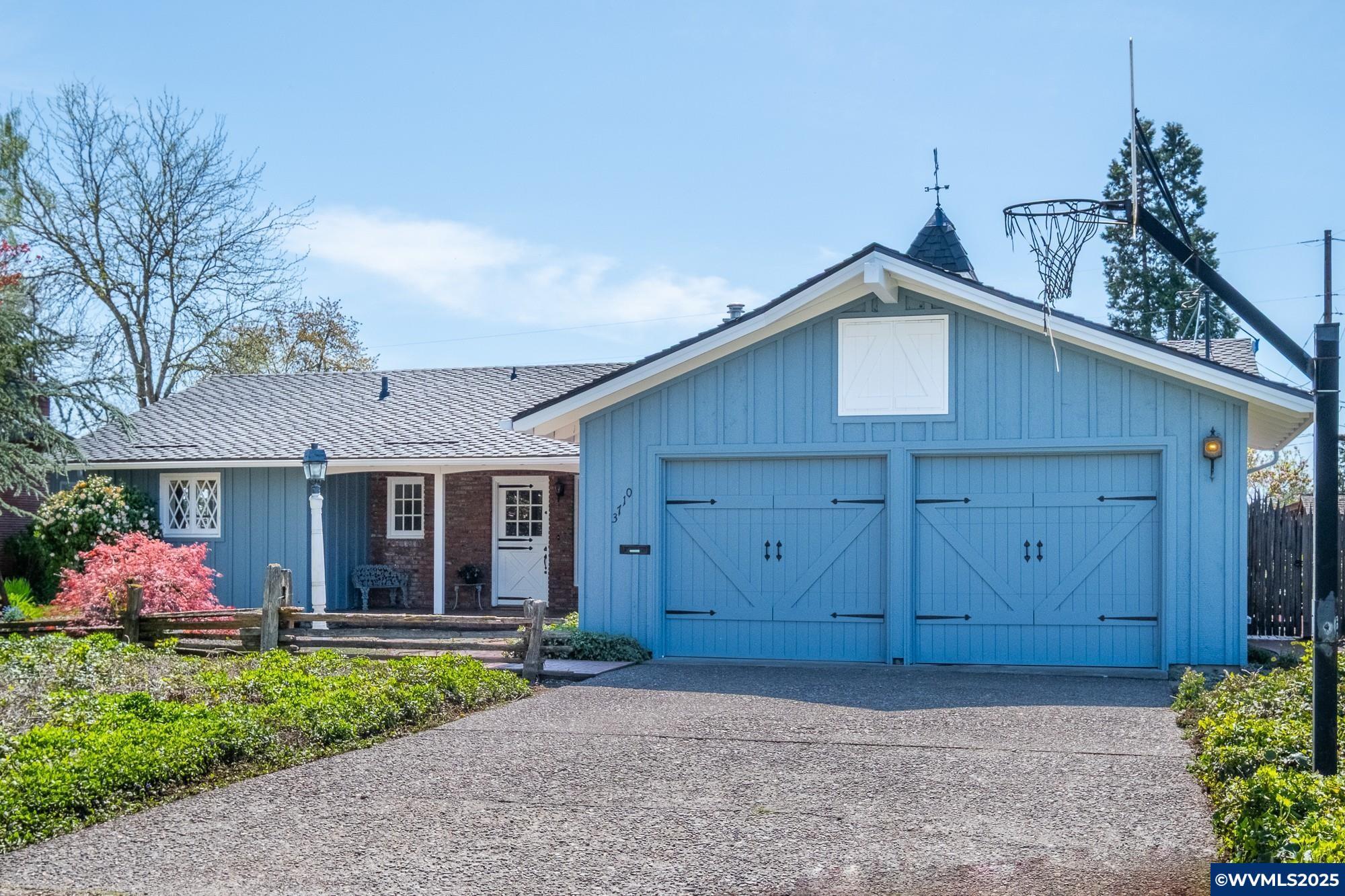 Property Photo: 3710 NW Jackson Av OR 97330