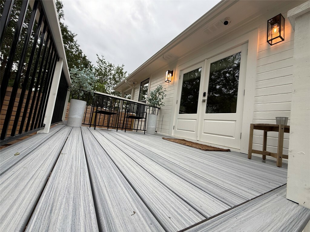 Property Photo: 1018 Shelley Avenue TX 78703