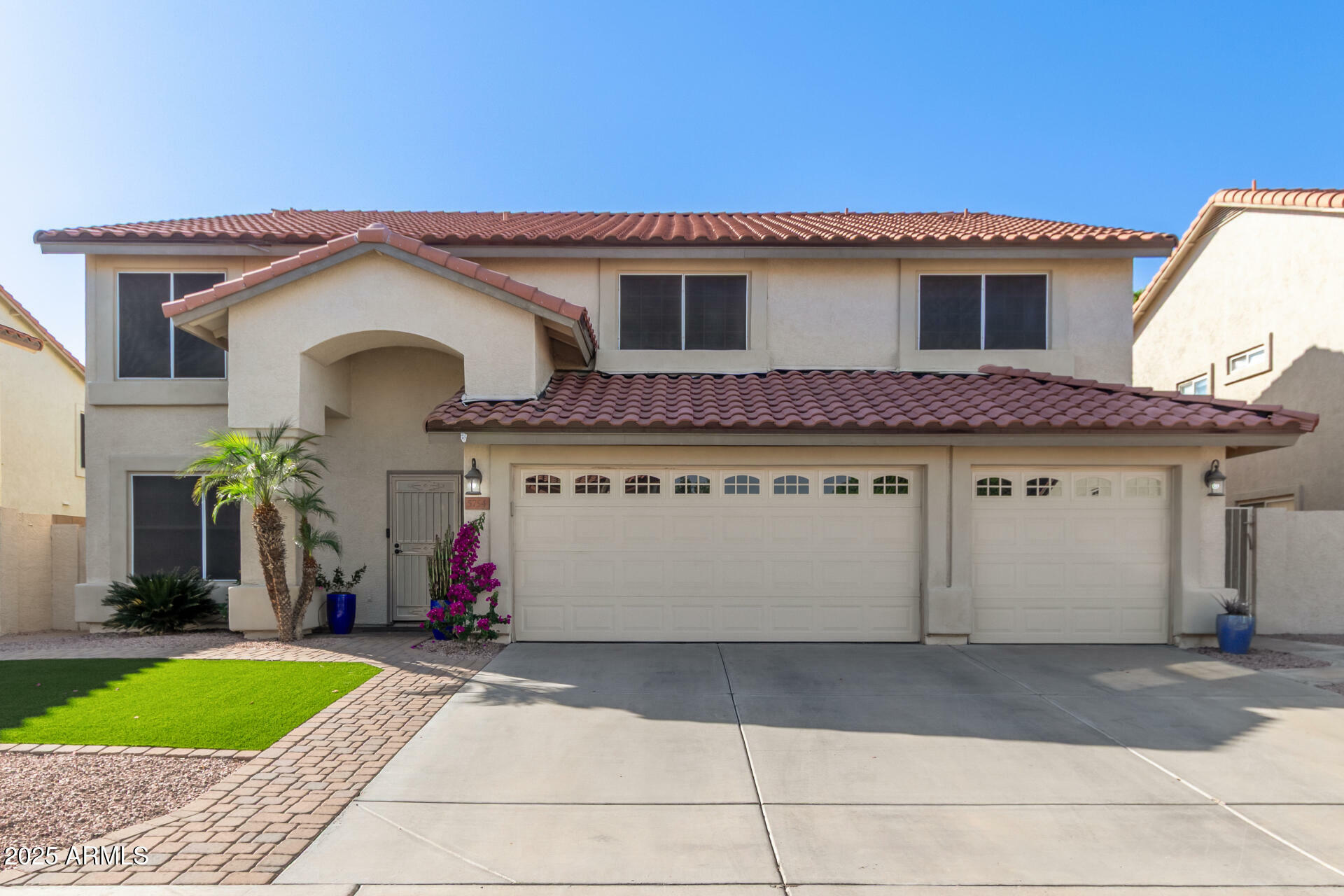 Property Photo: 5754 W Larkspur Drive AZ 85304