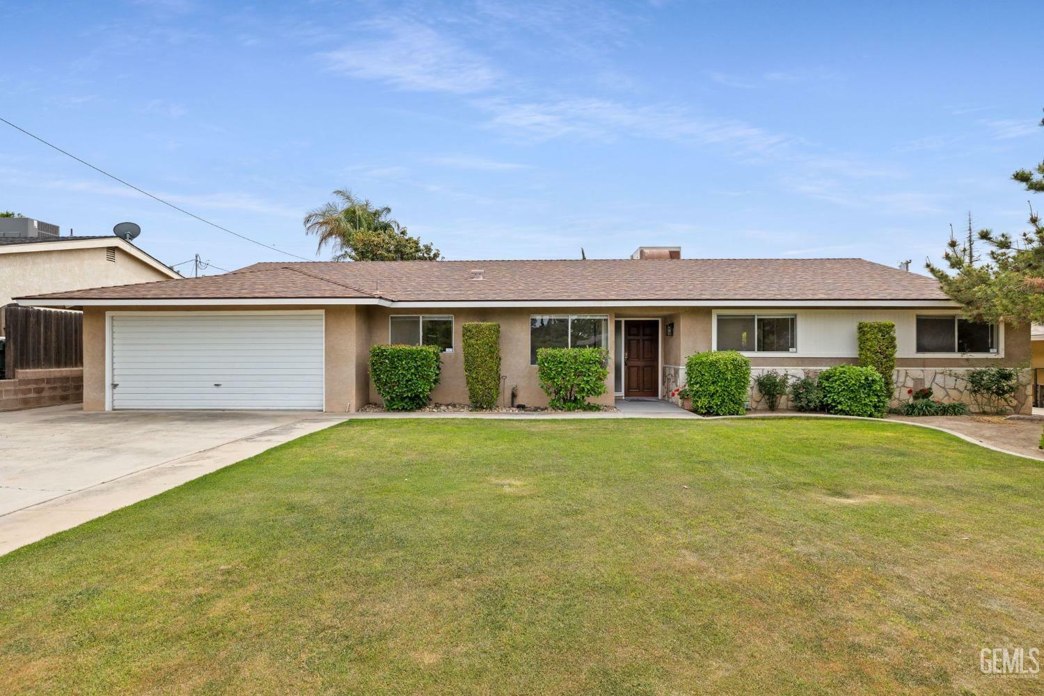 Property Photo: 3325 Crest Drive CA 93306