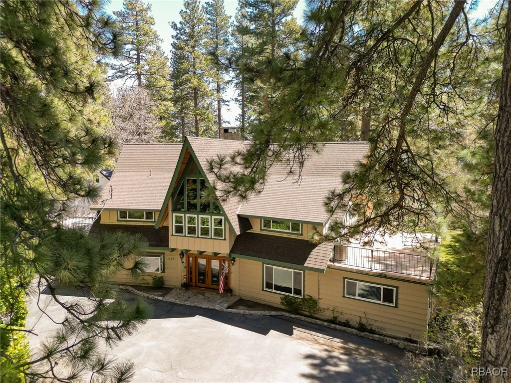 Property Photo: 693 Old Meadow Place CA 92352
