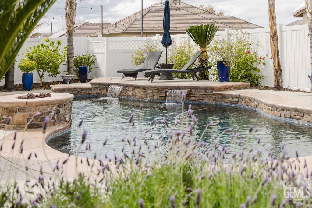 Property Photo: 12604 Lanesfield Drive CA 93311