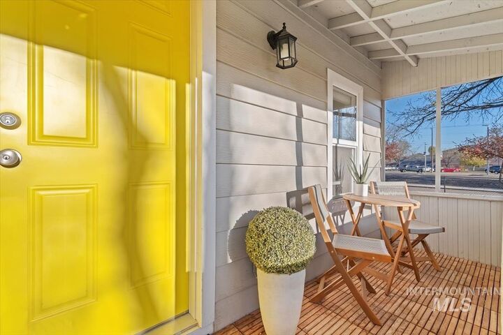 Property Photo:  1916 E Oak St.  ID 83605 