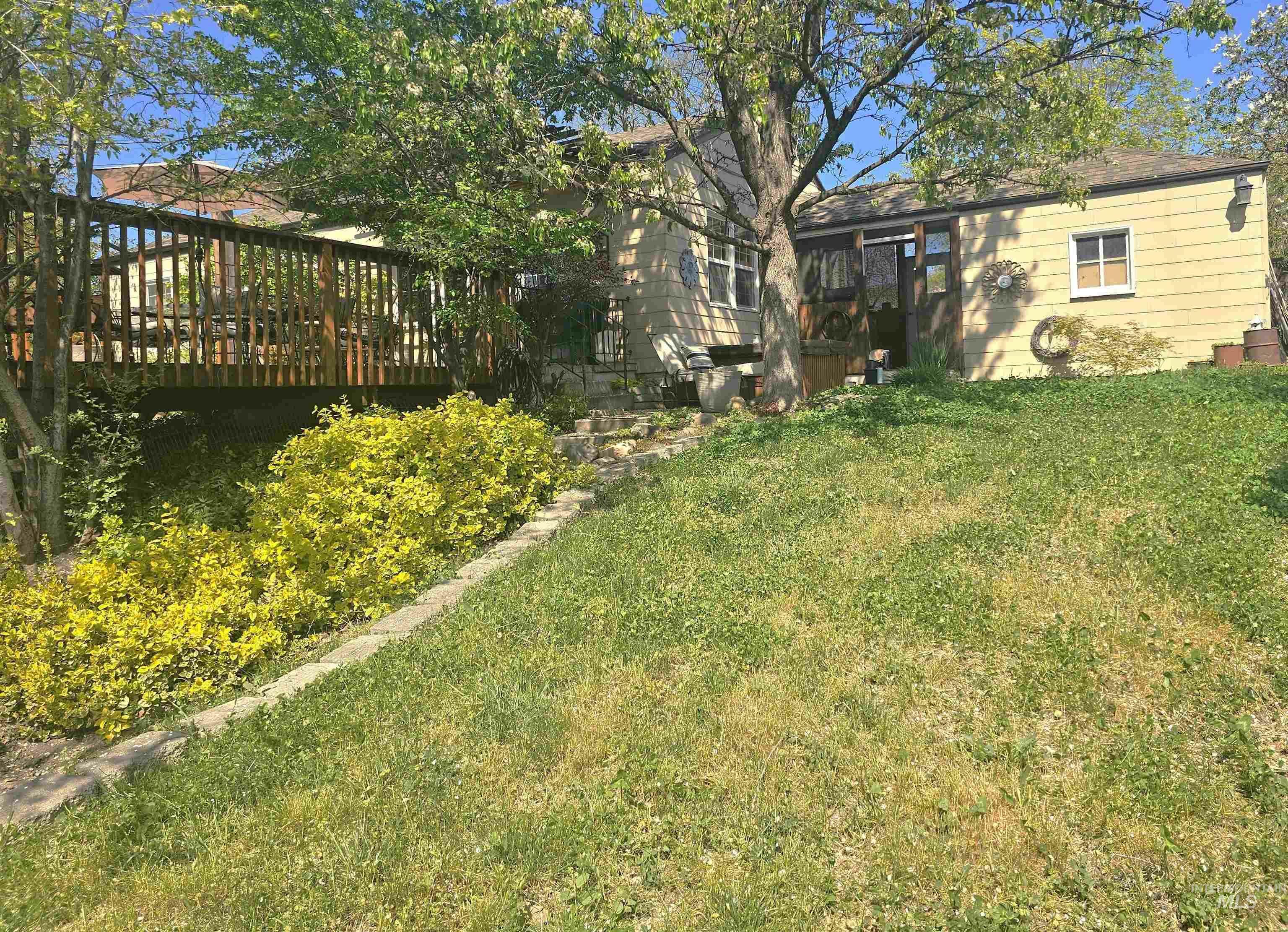 Property Photo: 102 18th Ave ID 83501