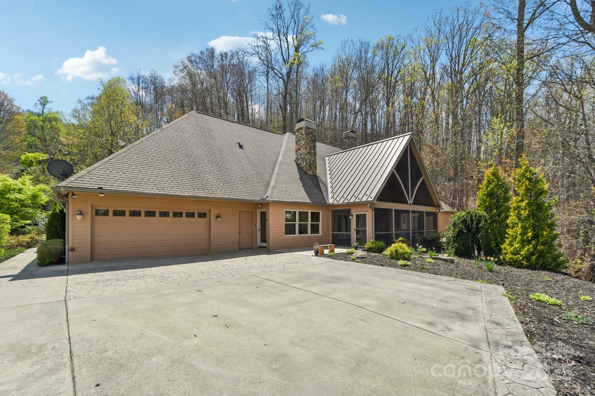 Property Photo: 206 View Ridge Parkway NC 28748