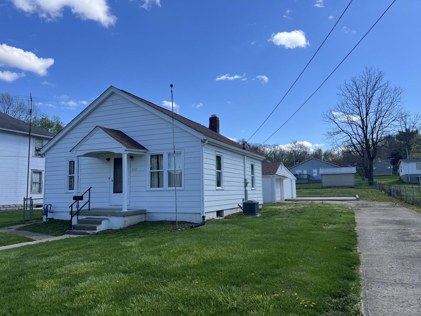 Property Photo:  858 W Hubert Avenue  OH 43130 